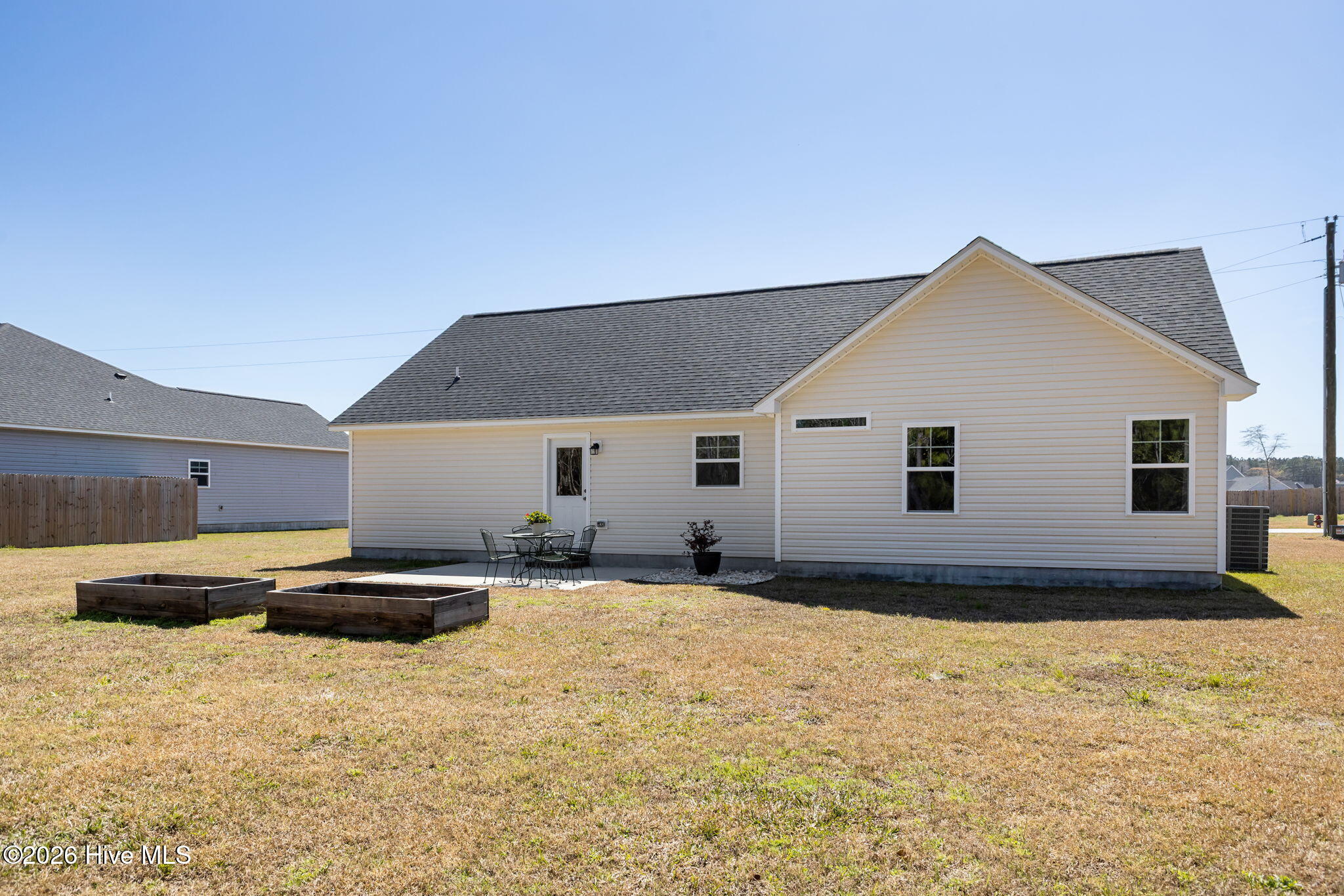 100563188 | Photo 35