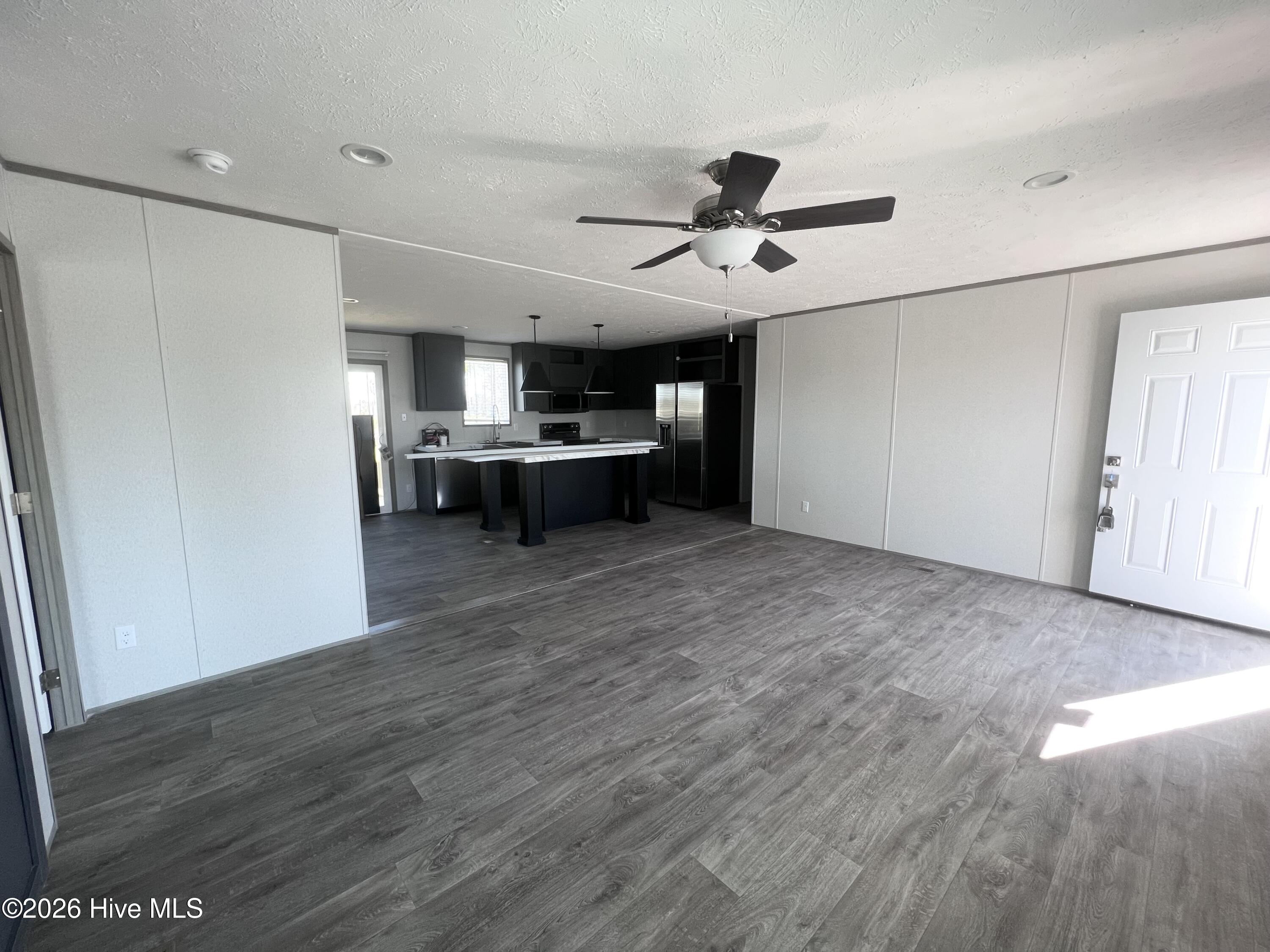 100557595 | Photo 16