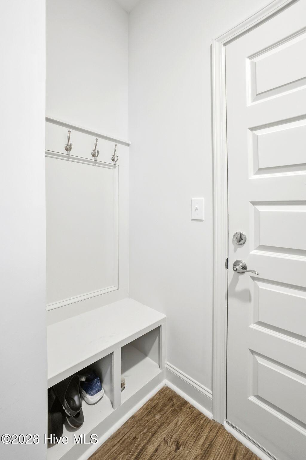 100568135 | Photo 33