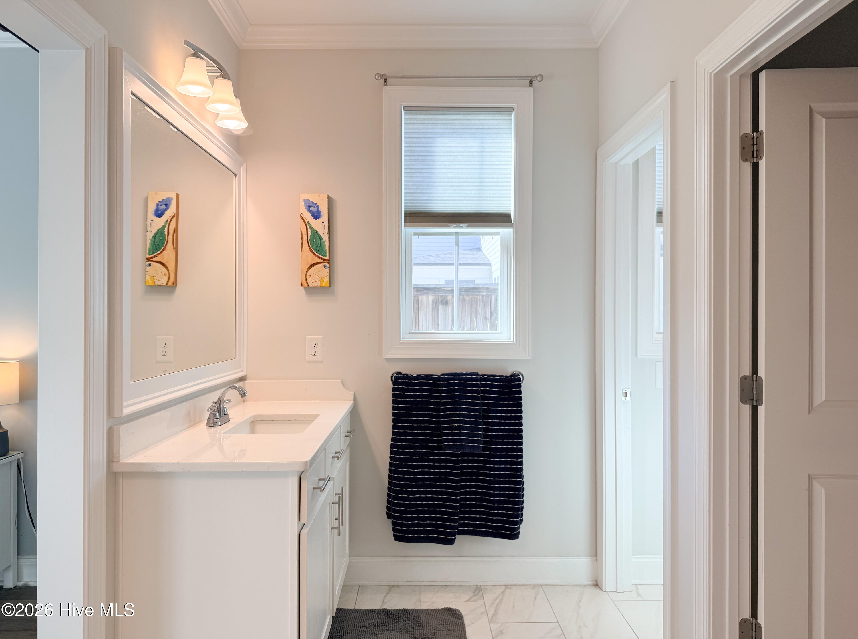 100567915 | Photo 45