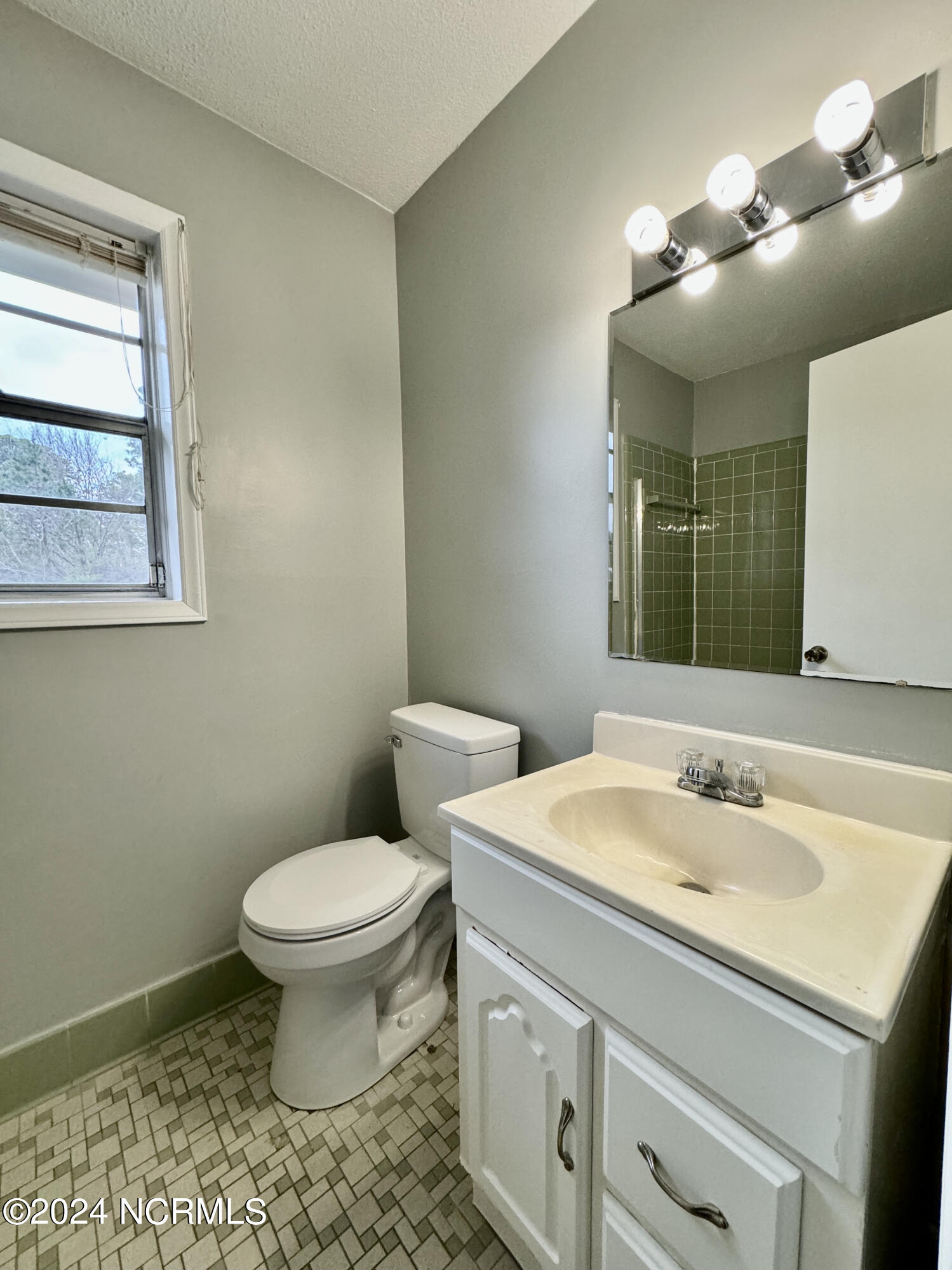 9ED54D1A-60CC-43C6-B7F5-277EACC82F6E_1_2