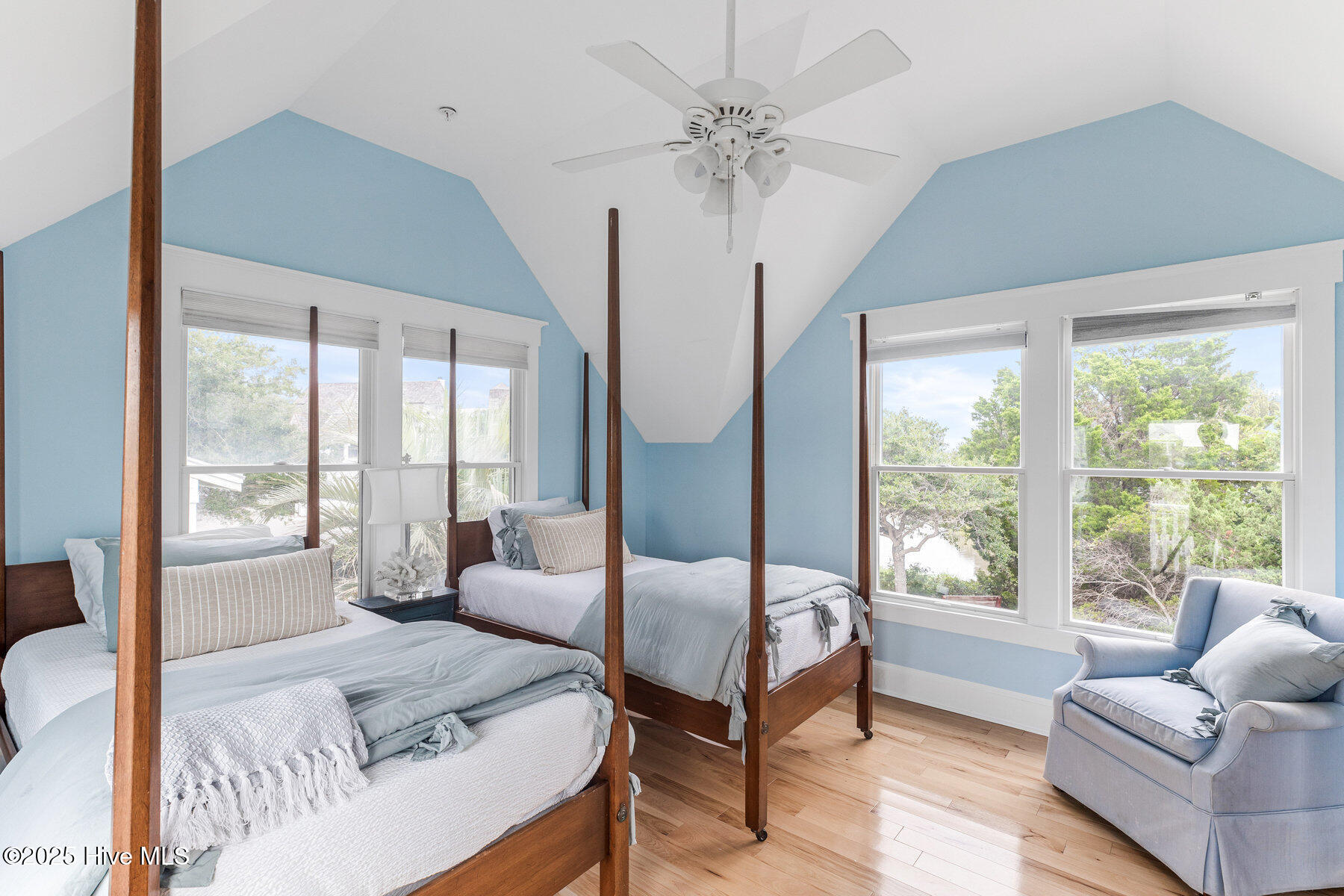 100521307 | Photo 32