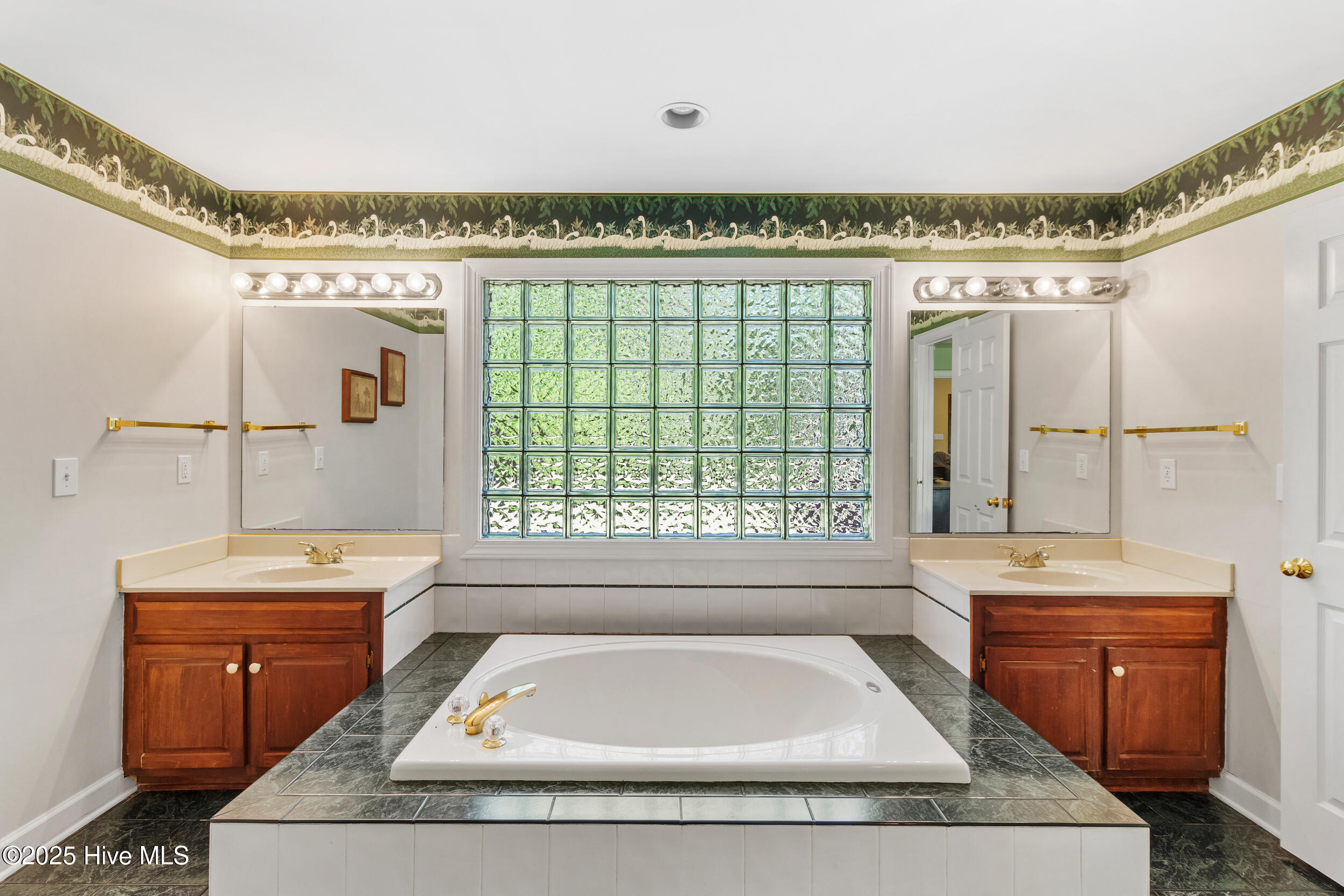 100502660 | Photo 20