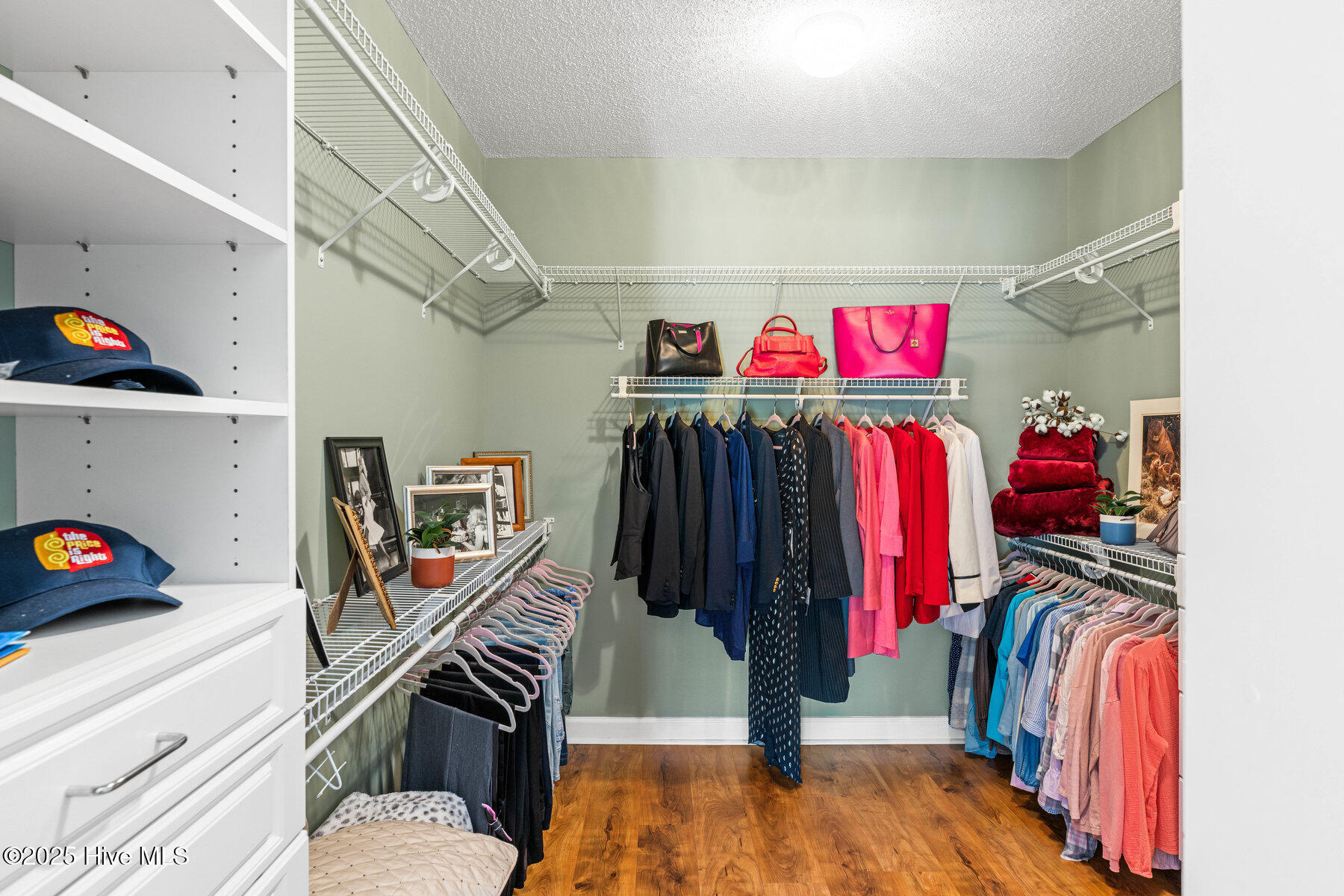 100547919 | Photo 33