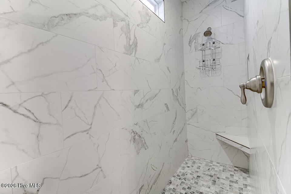 100559873 | Photo 18