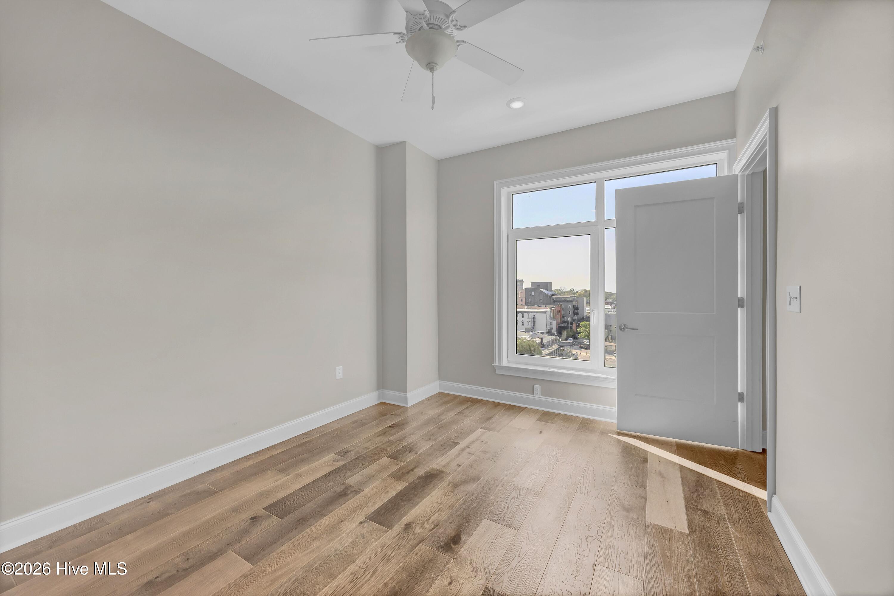 100563569 | Photo 17