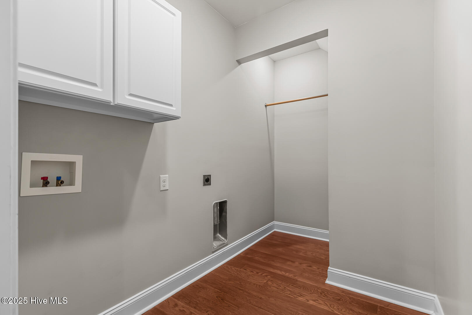 100543742 | Photo 47