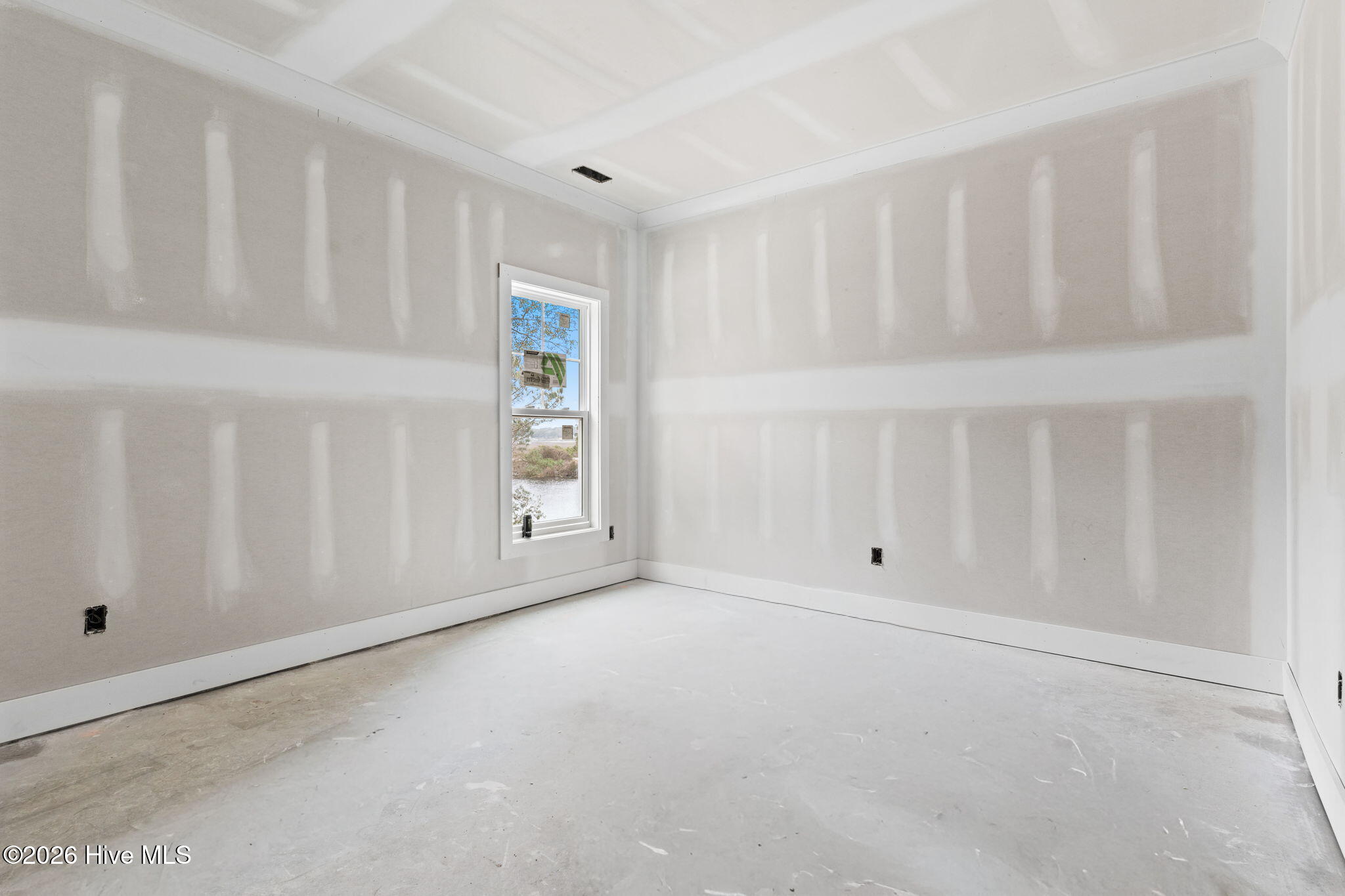 100557802 | Photo 18