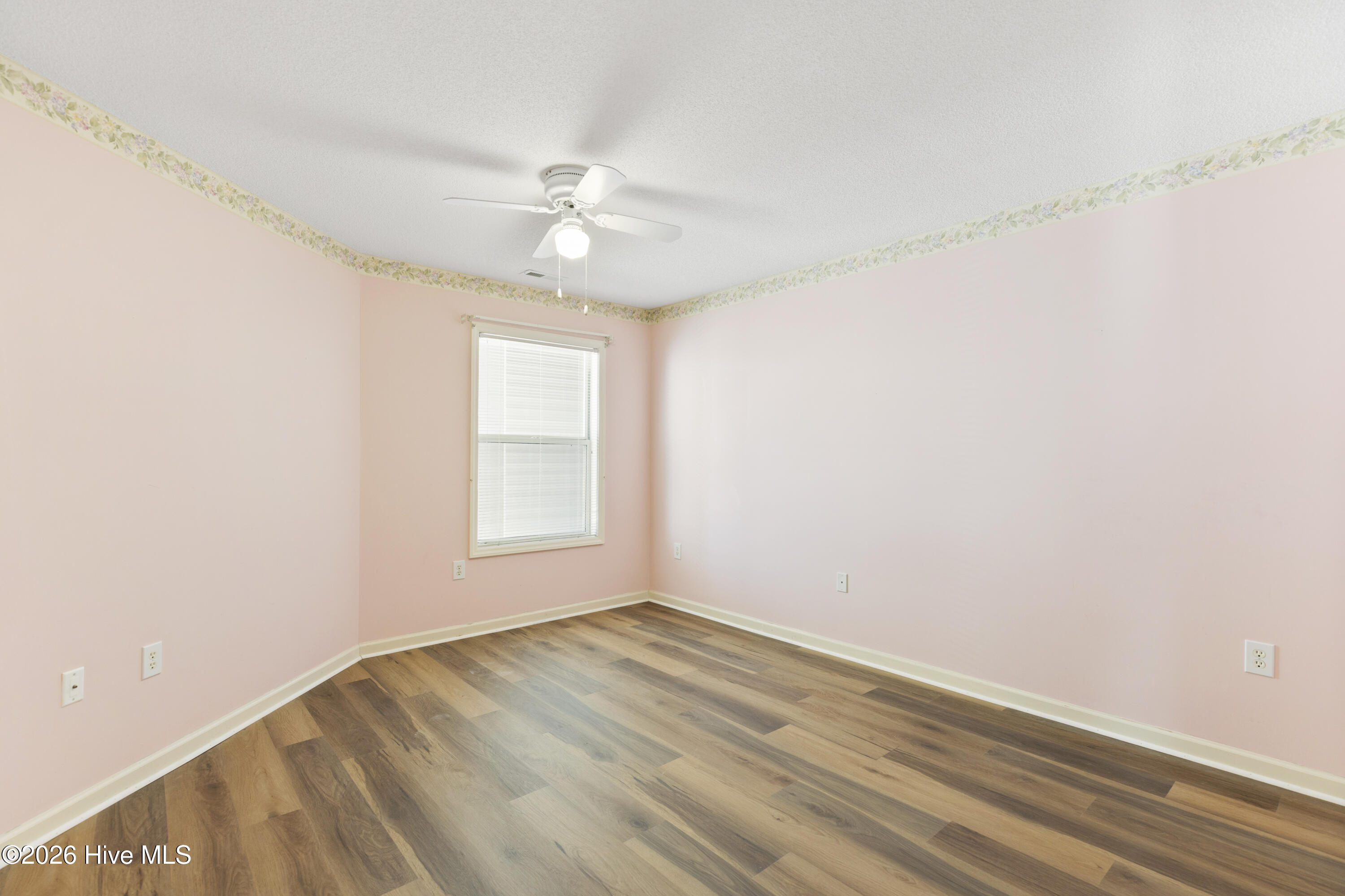 100548408 | Photo 25