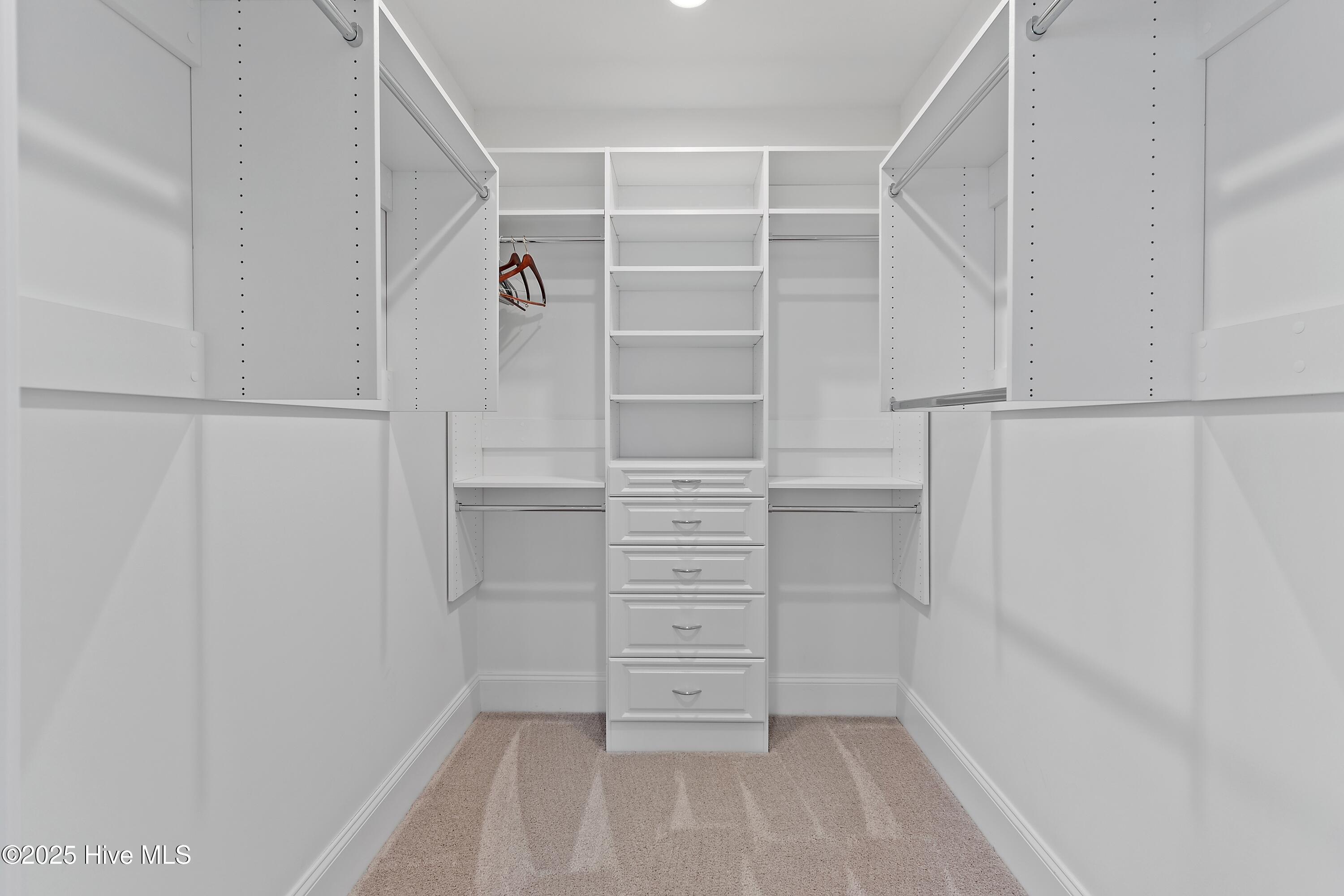 100551206 | Photo 34