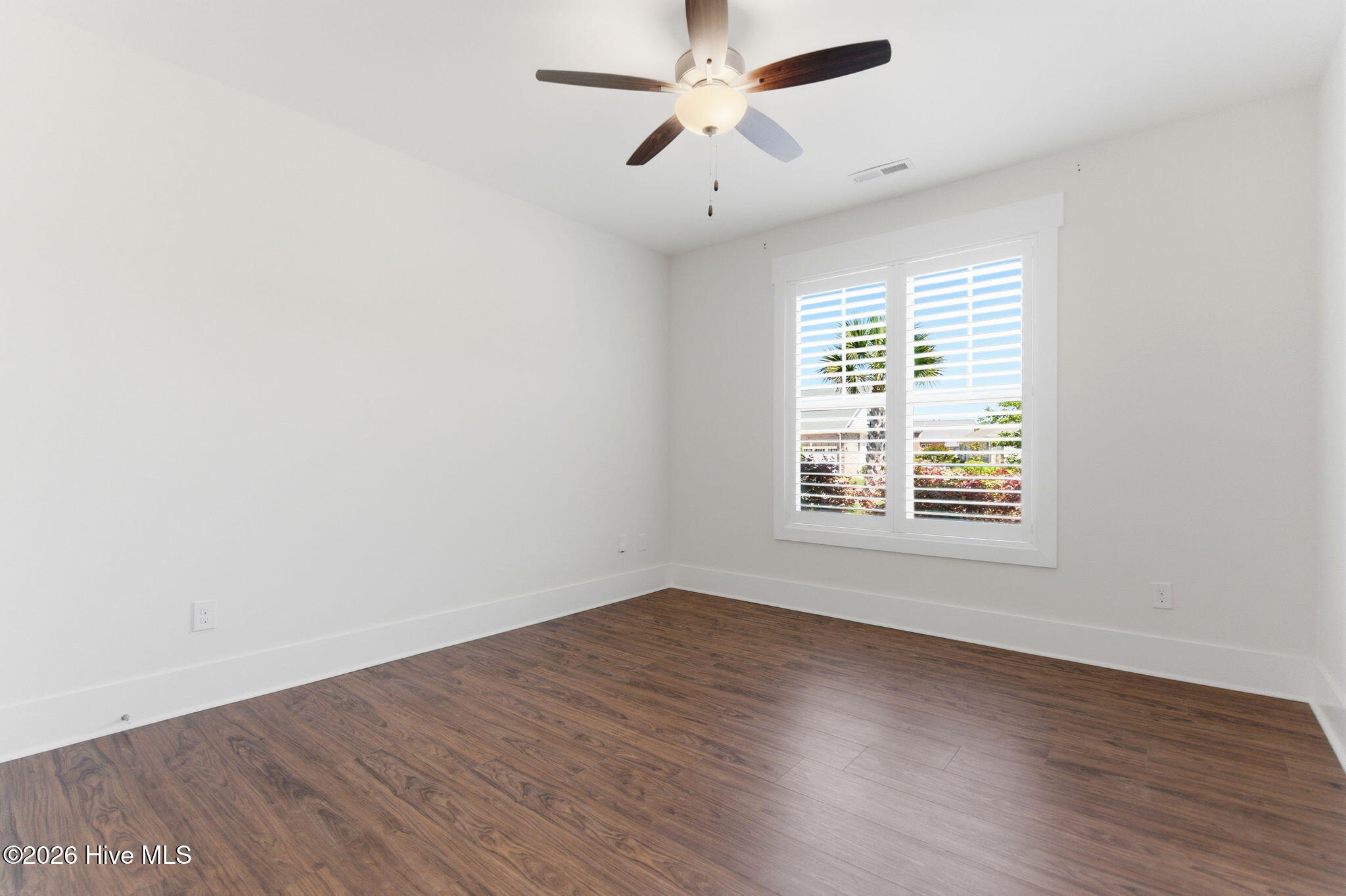 100543119 | Photo 36