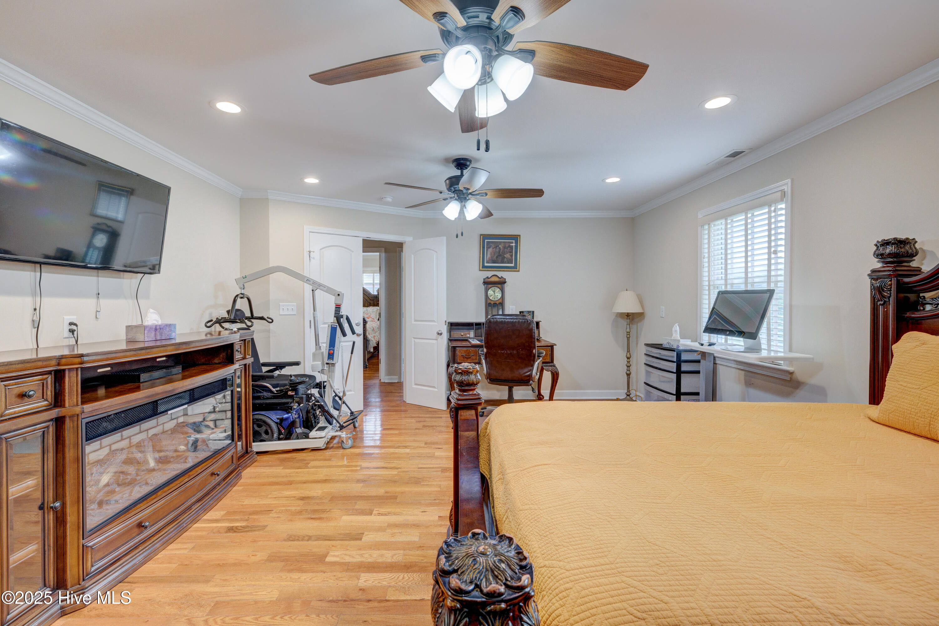 100523931 | Photo 35