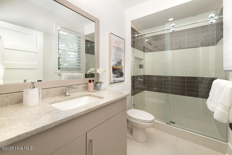 100514811 | Photo 27