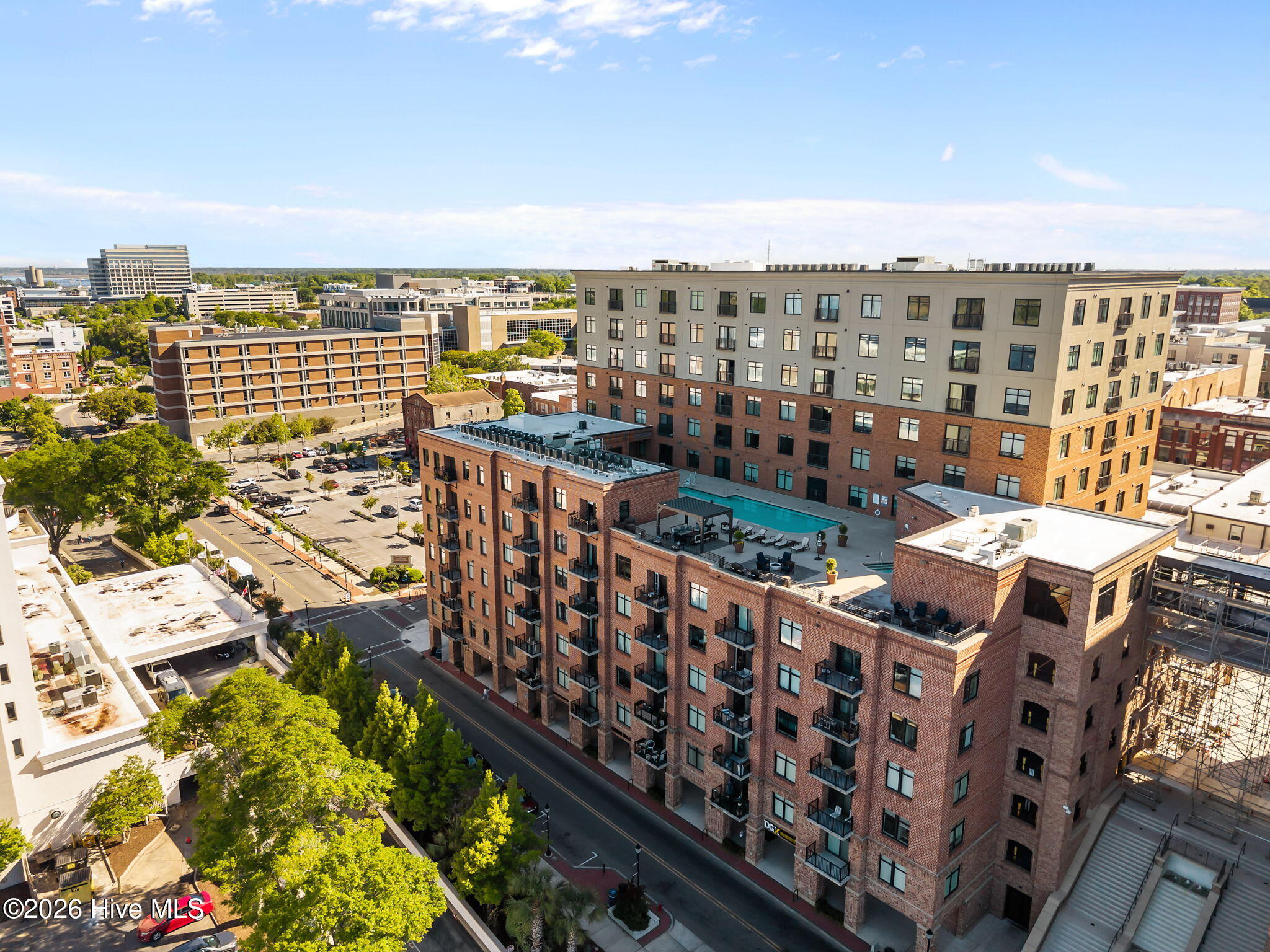 100565283 | Photo 70