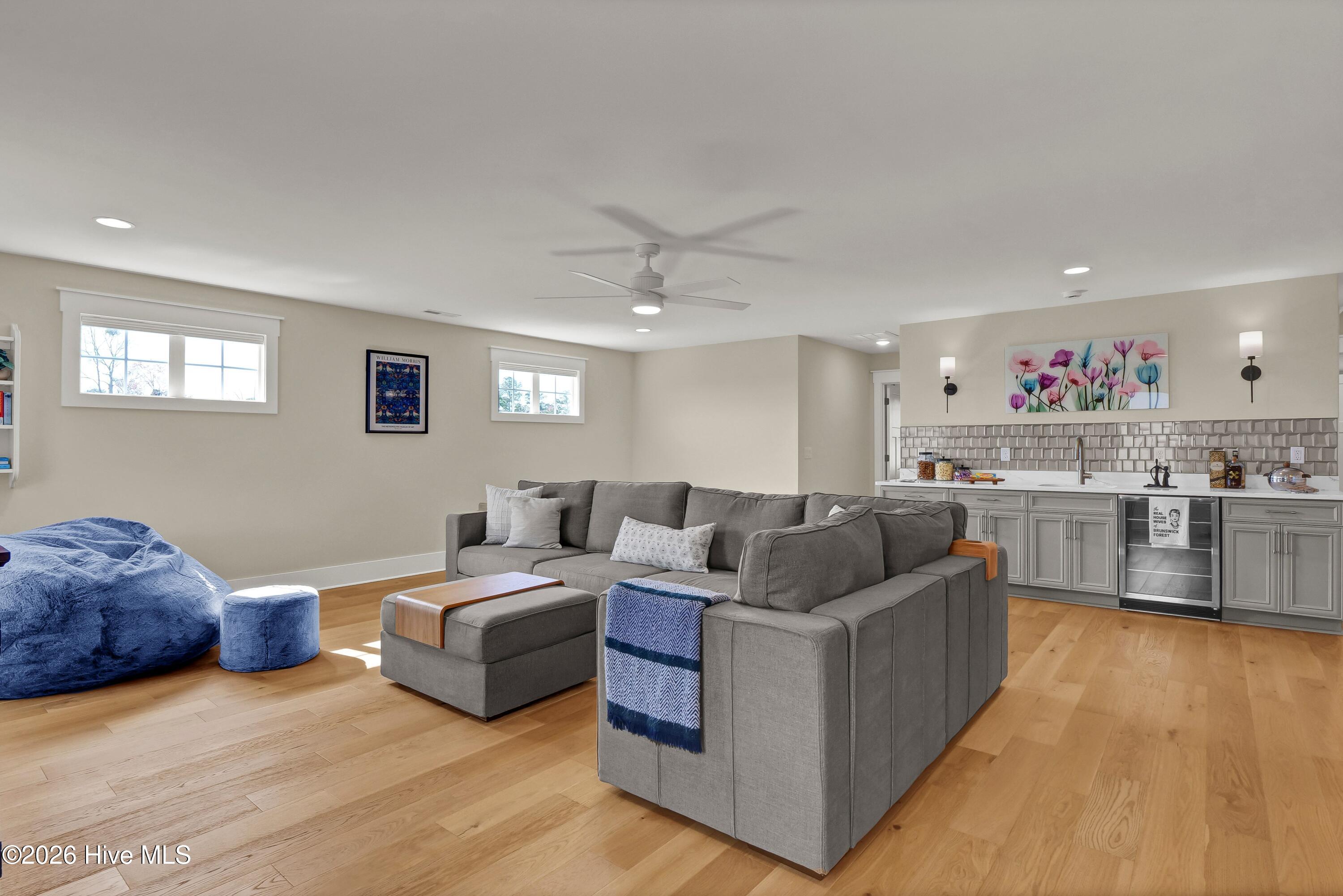 100566298 | Photo 32