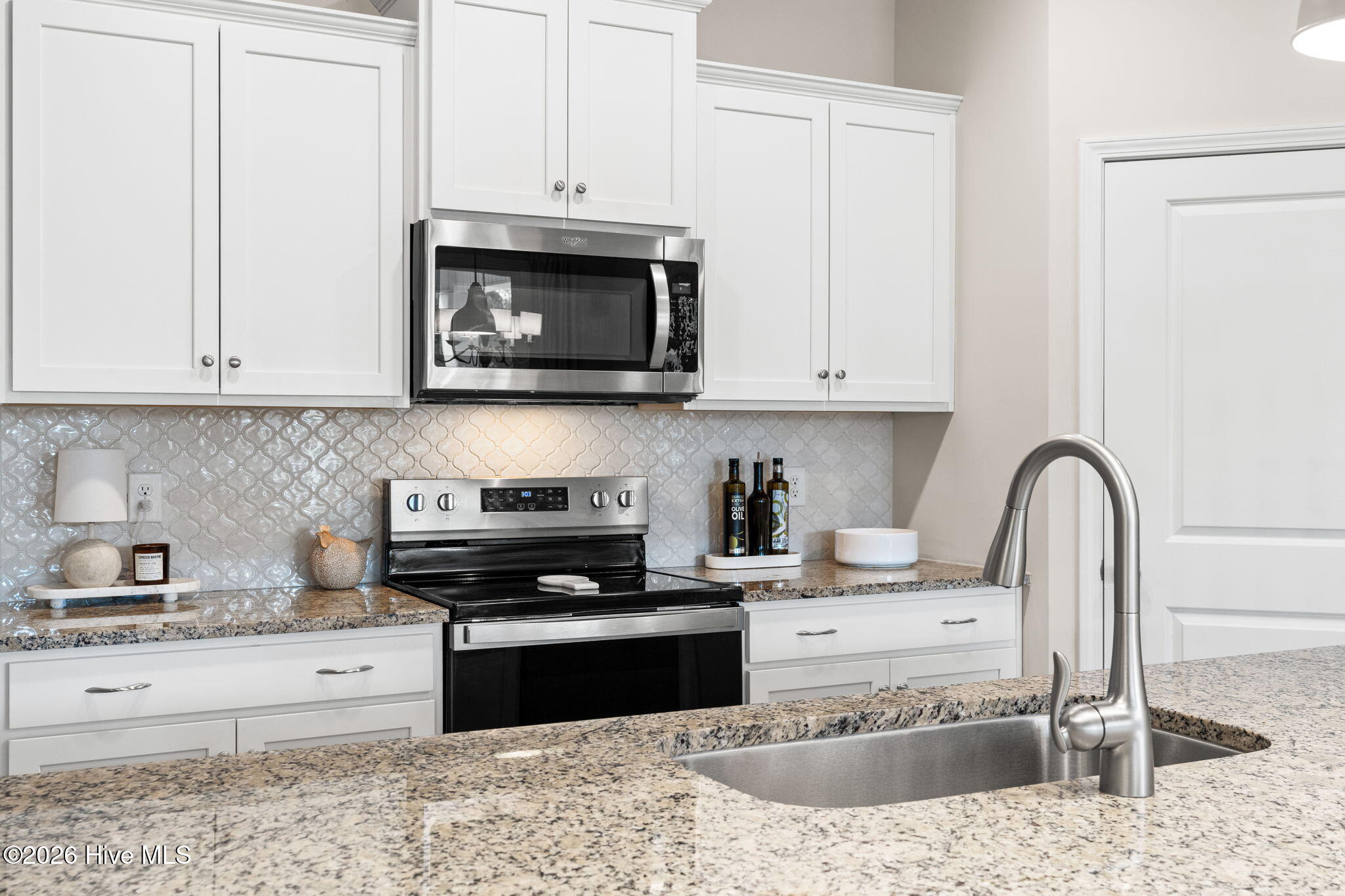 100555775 | Photo 16