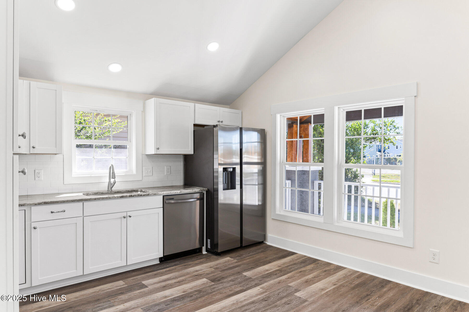 100536748 | Photo 12