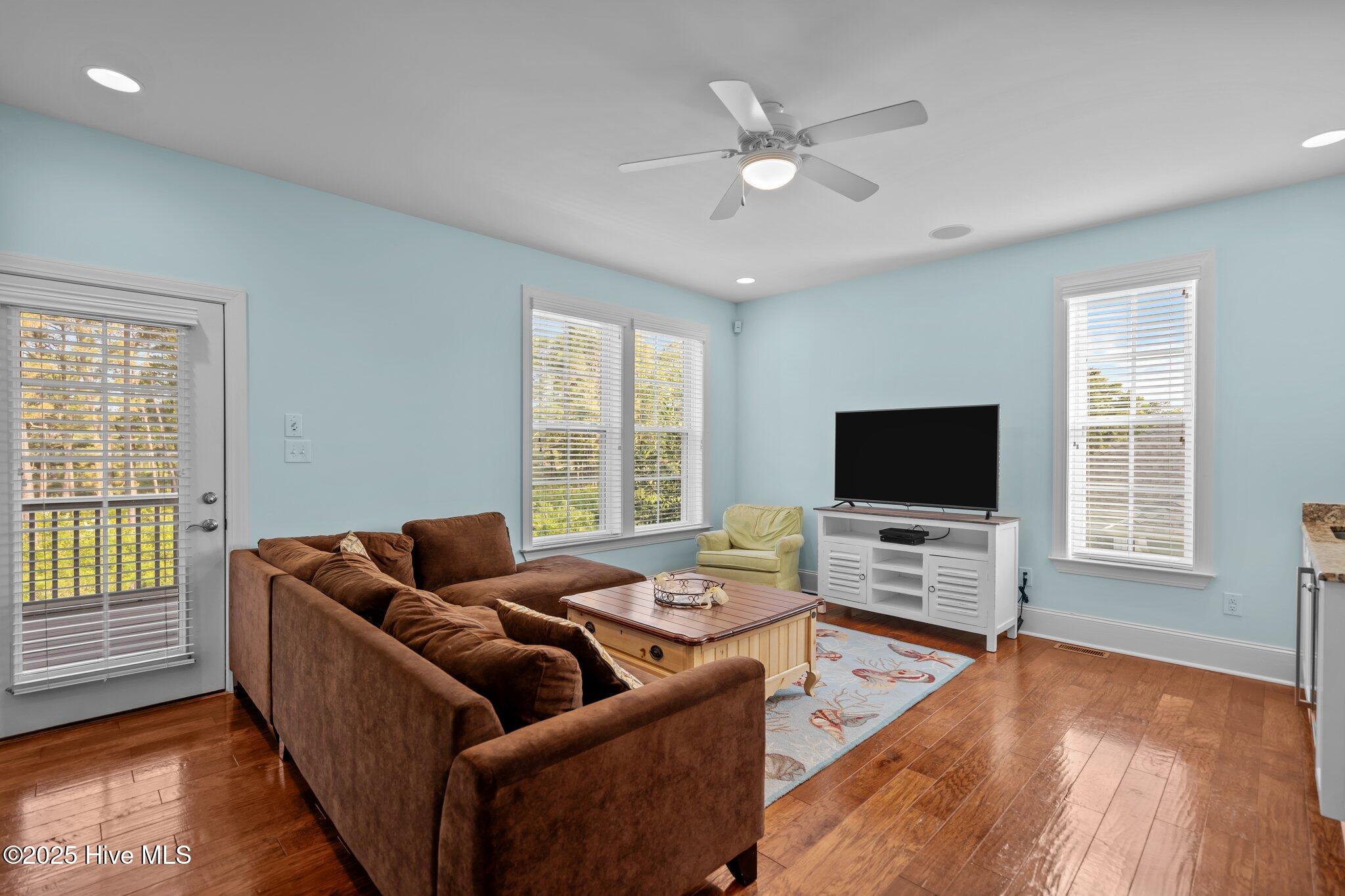 100513091 | Photo 41