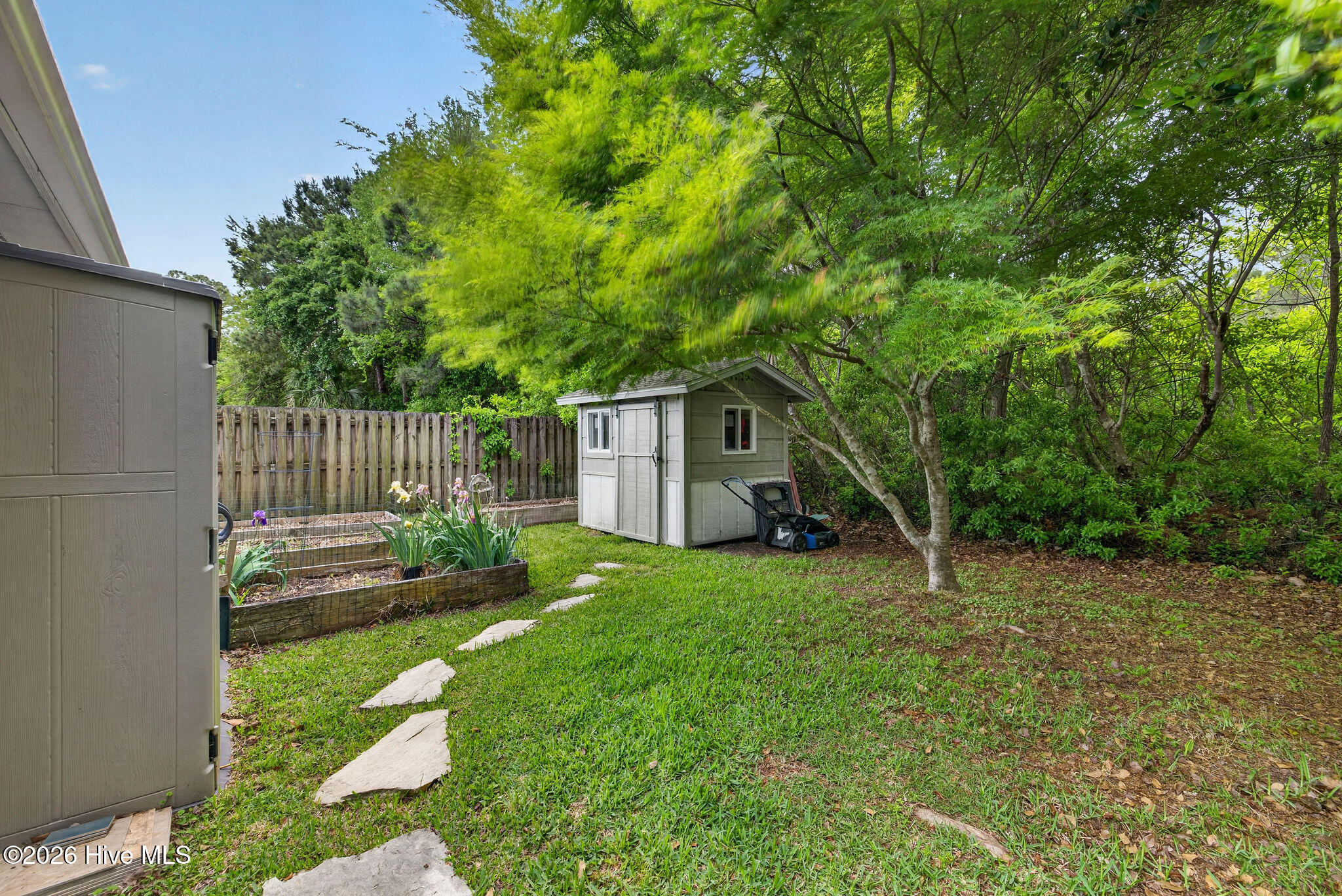 100570293 | Photo 37