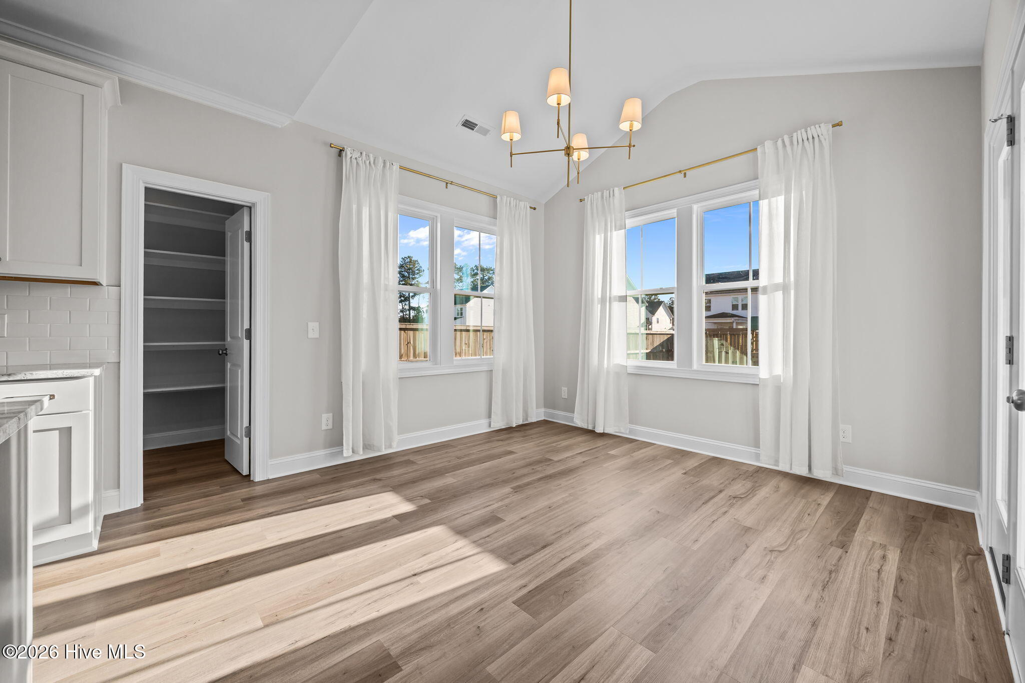 100550505 | Photo 31