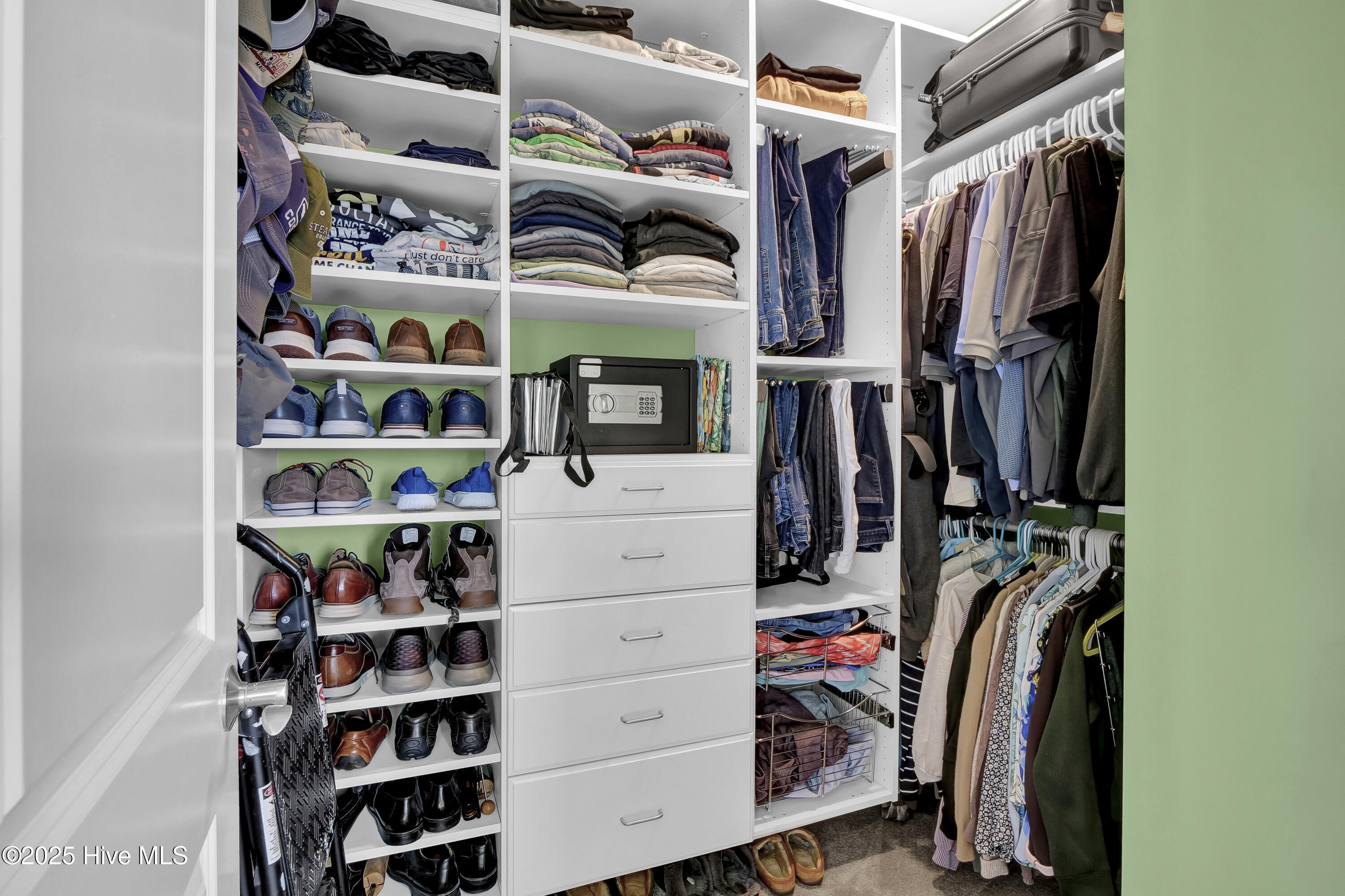 100553275 | Photo 16