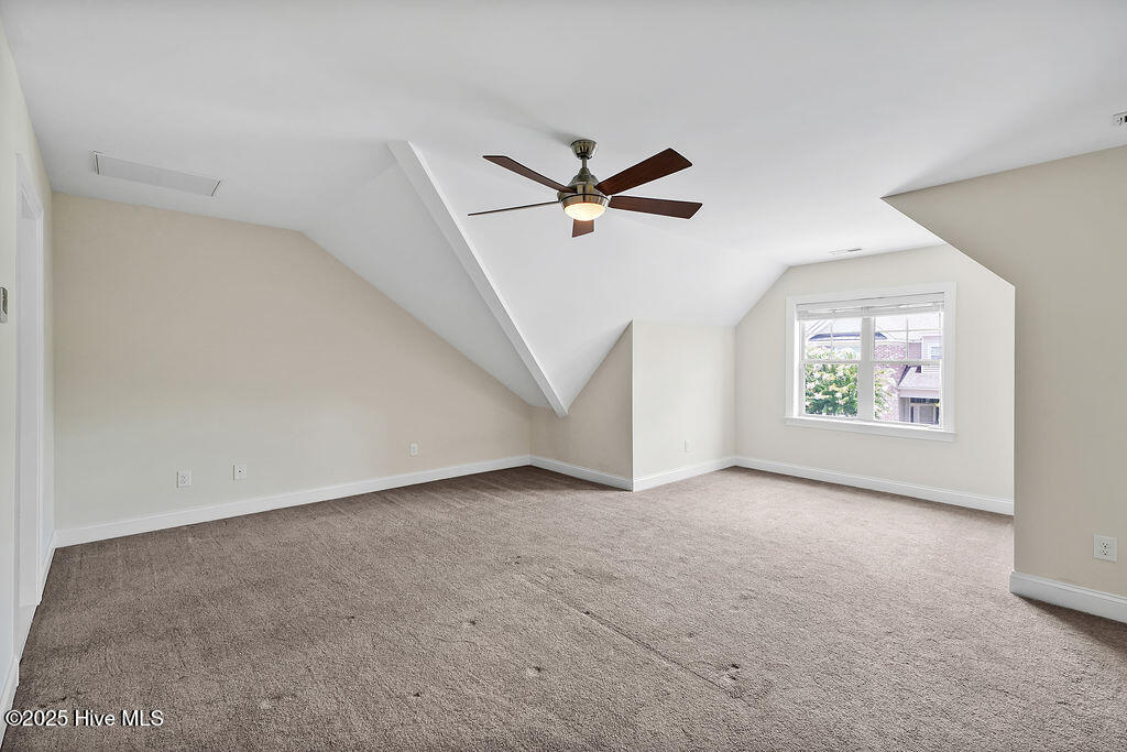 100550184 | Photo 32