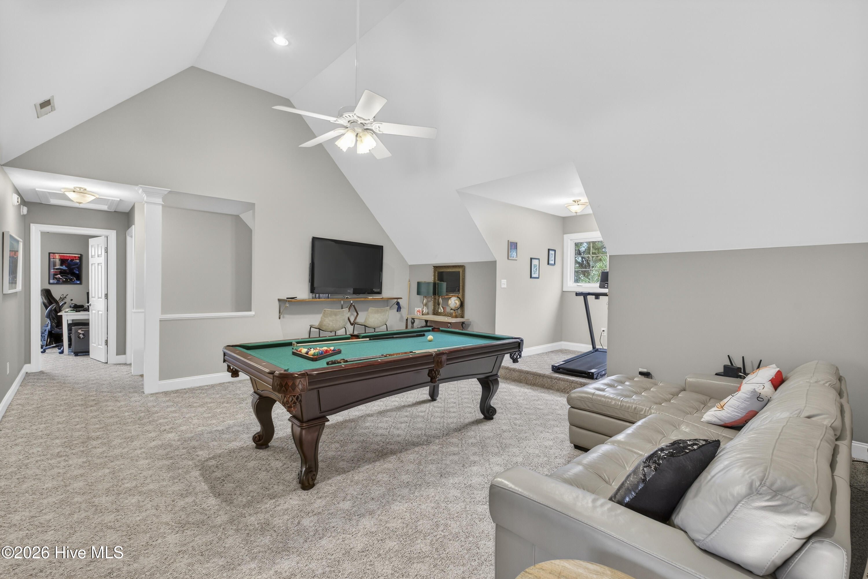 100557887 | Photo 36