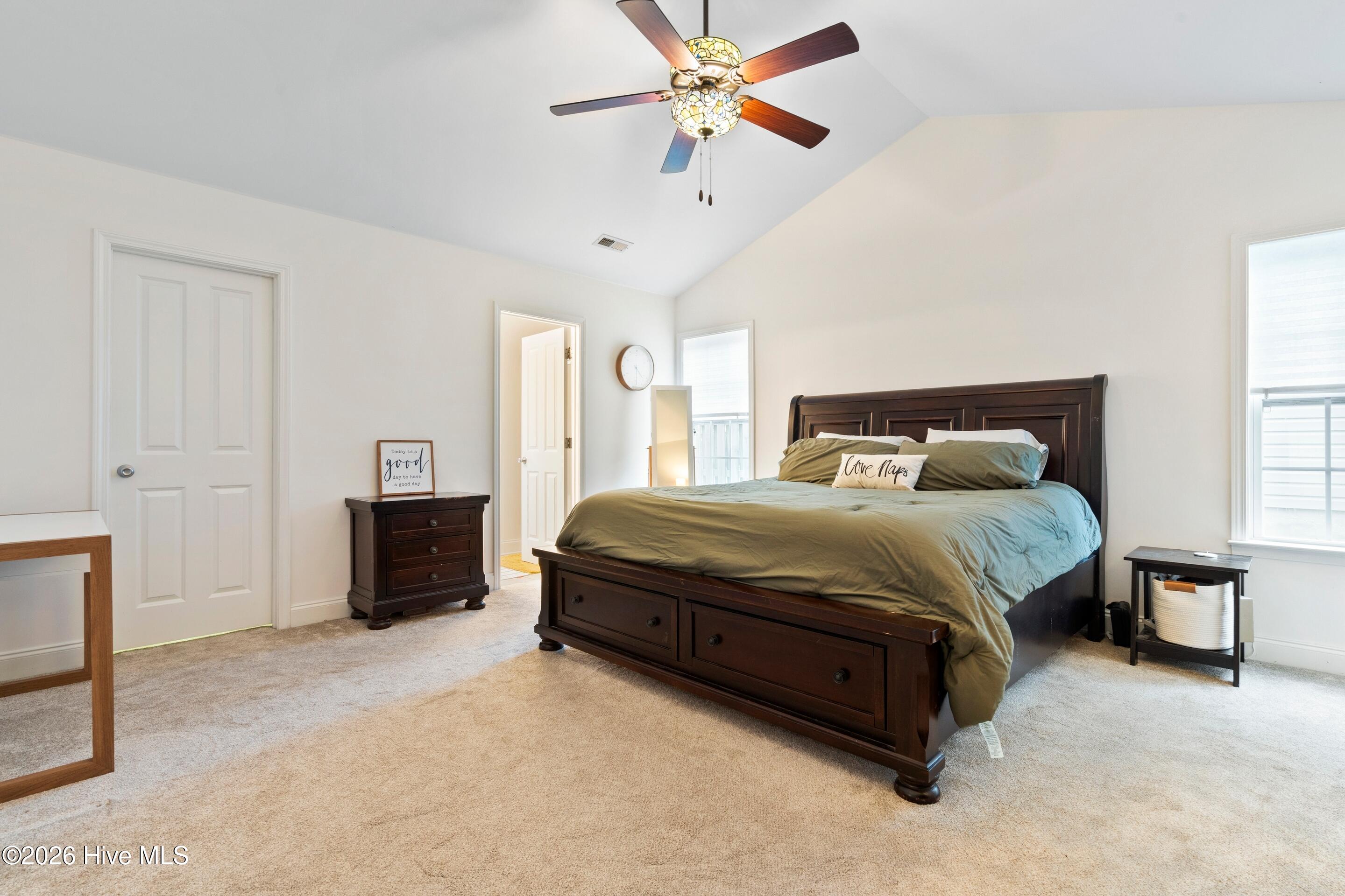 100549655 | Photo 26