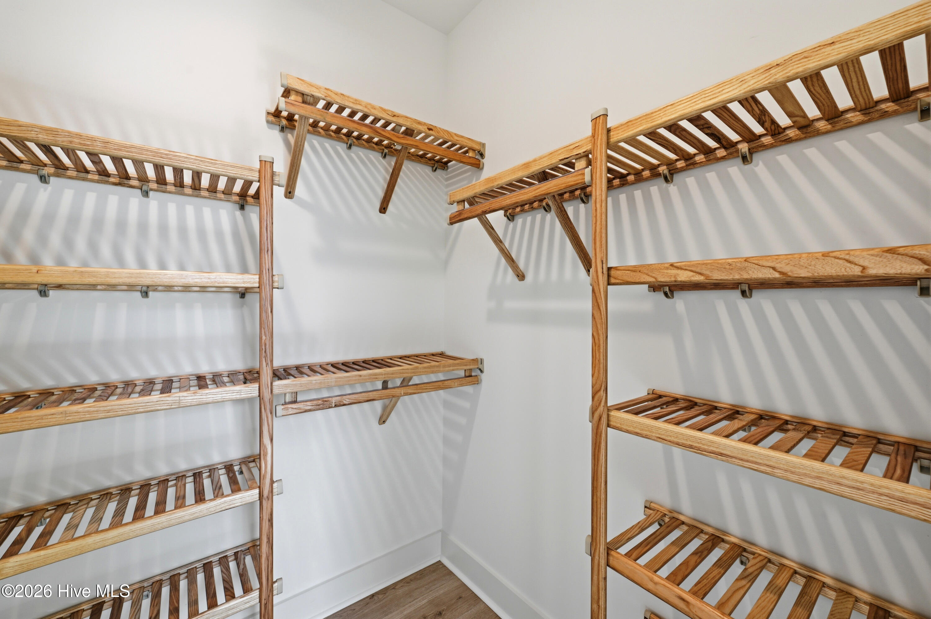 100566798 | Photo 27