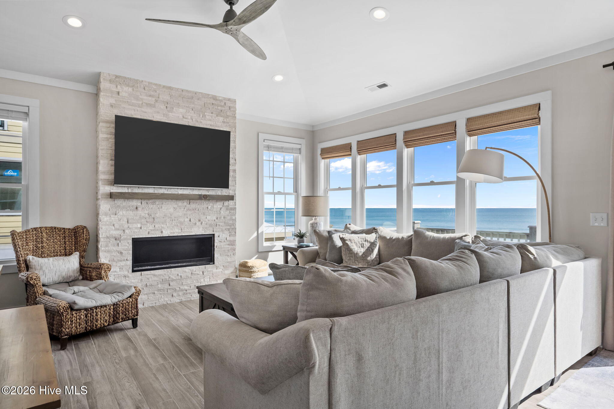 100555174 | Photo 23