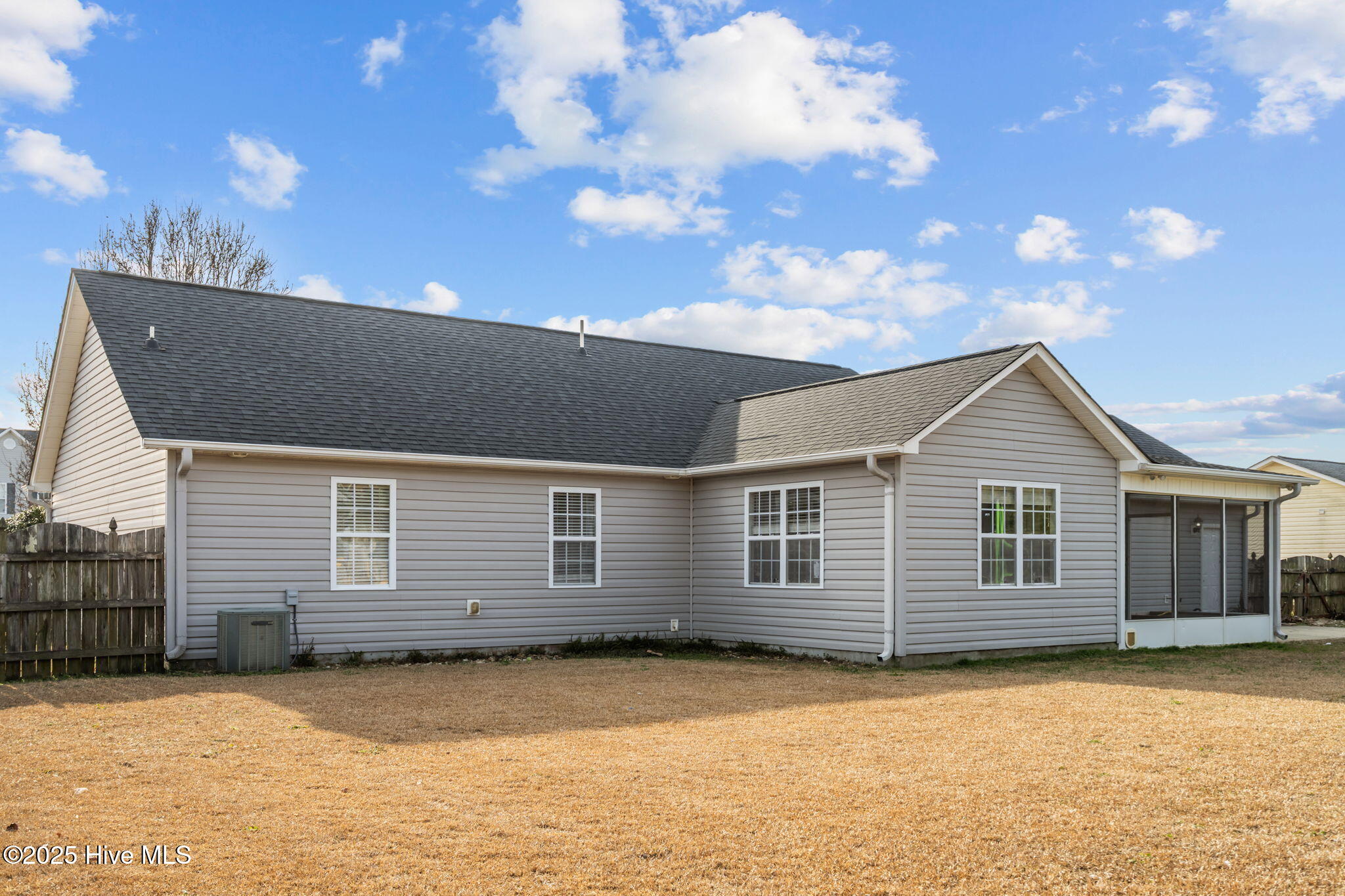 100546137 | Photo 32