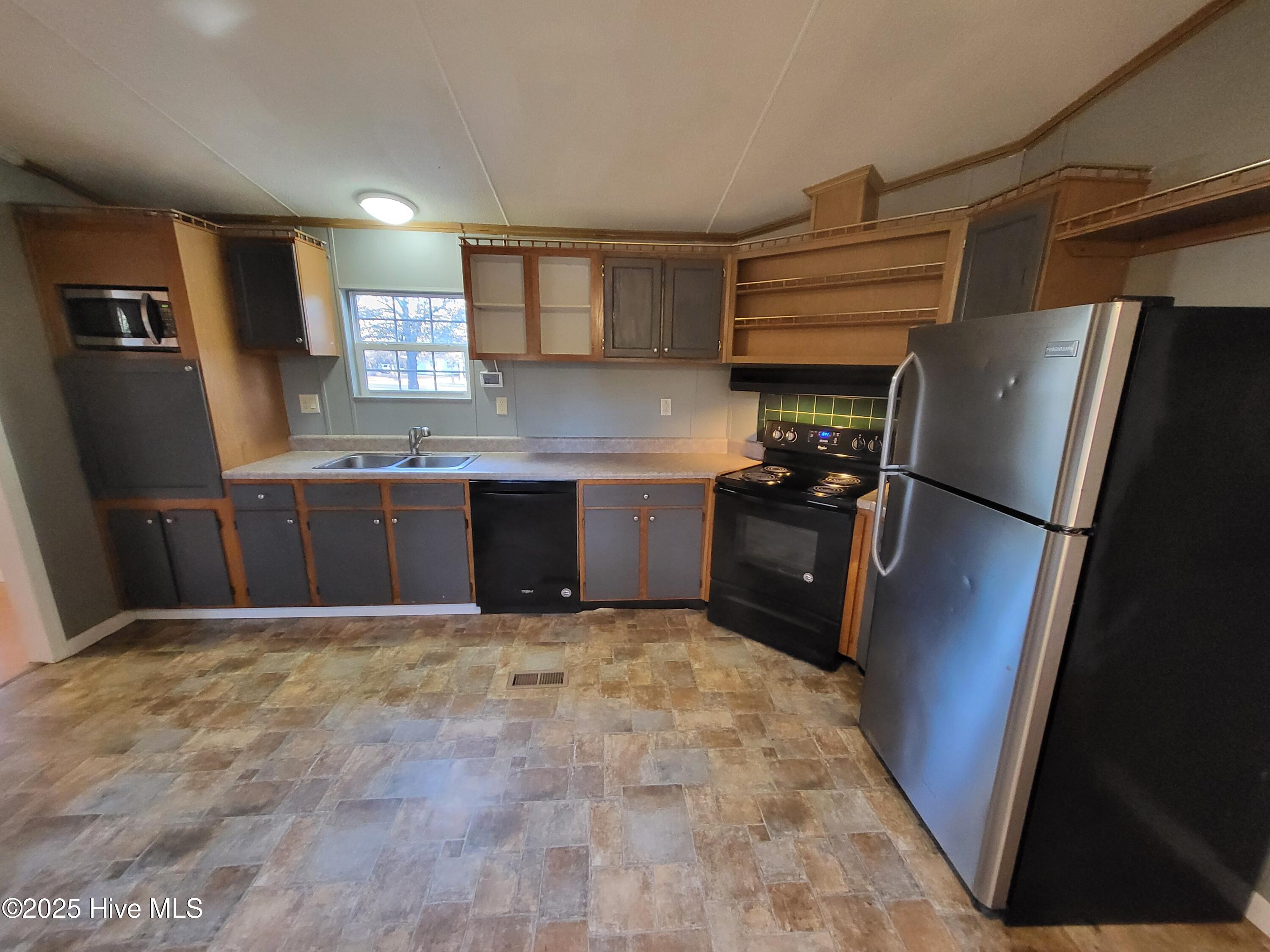 100540995 | Photo 16