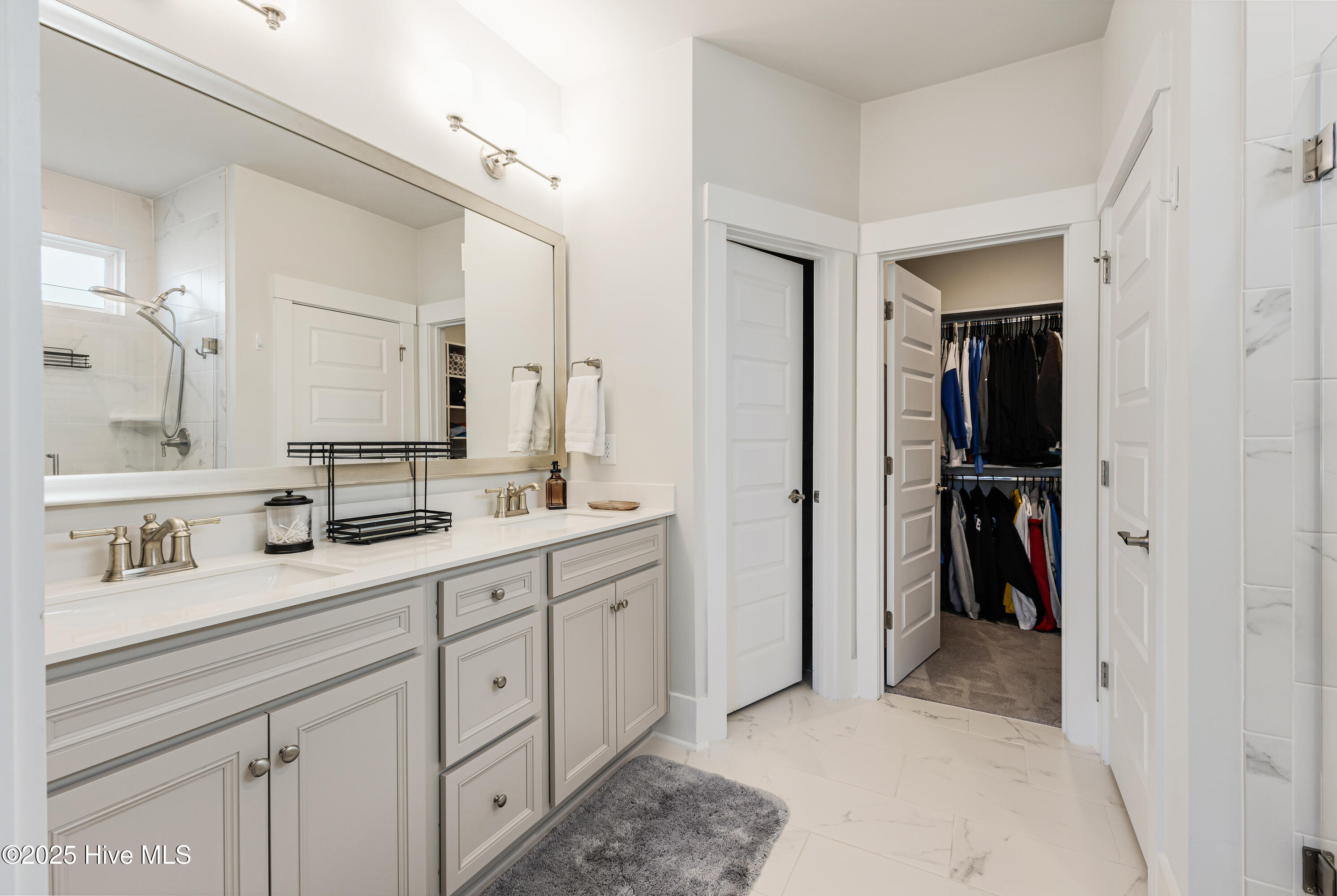 100489867 | Photo 22