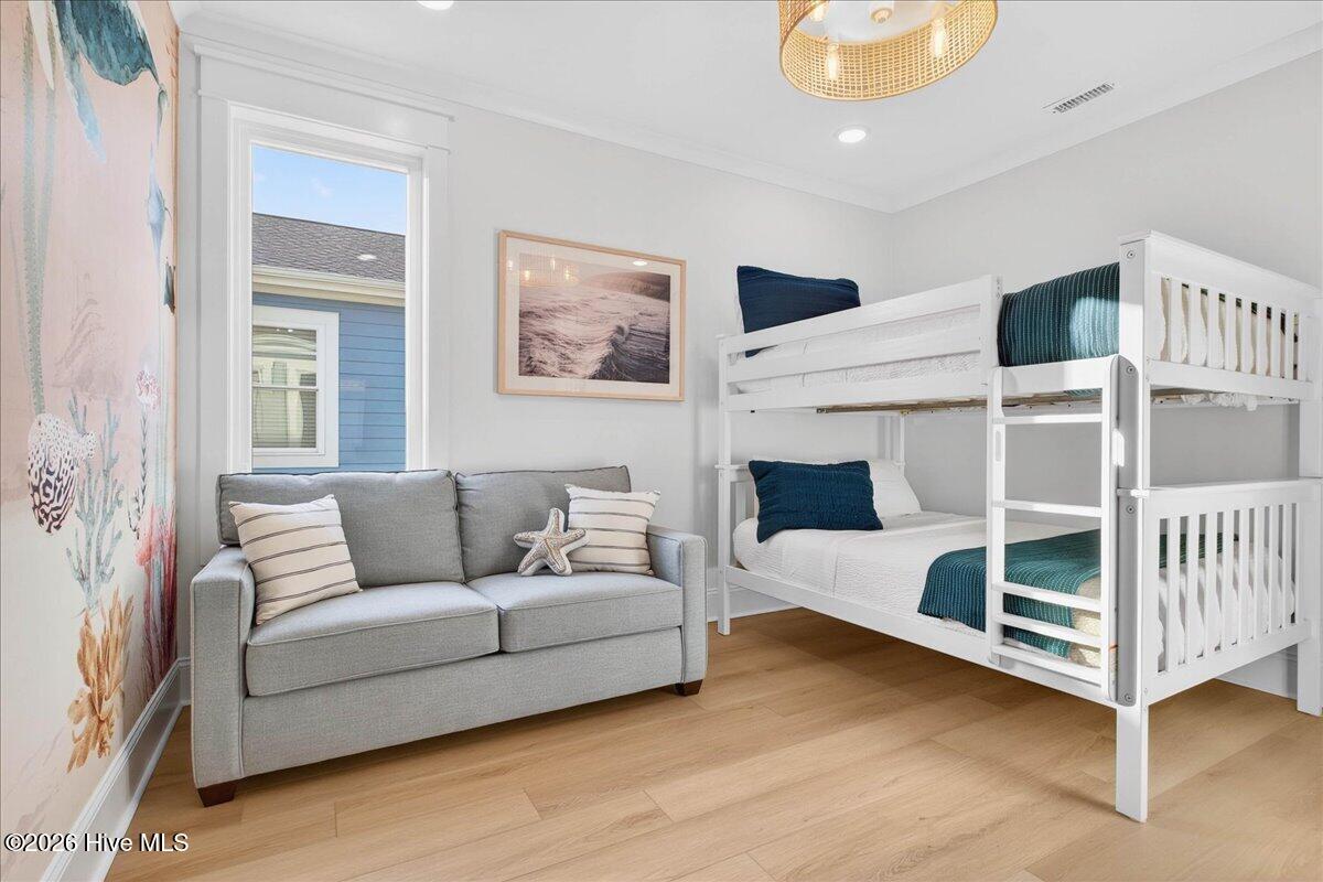 100543299 | Photo 51