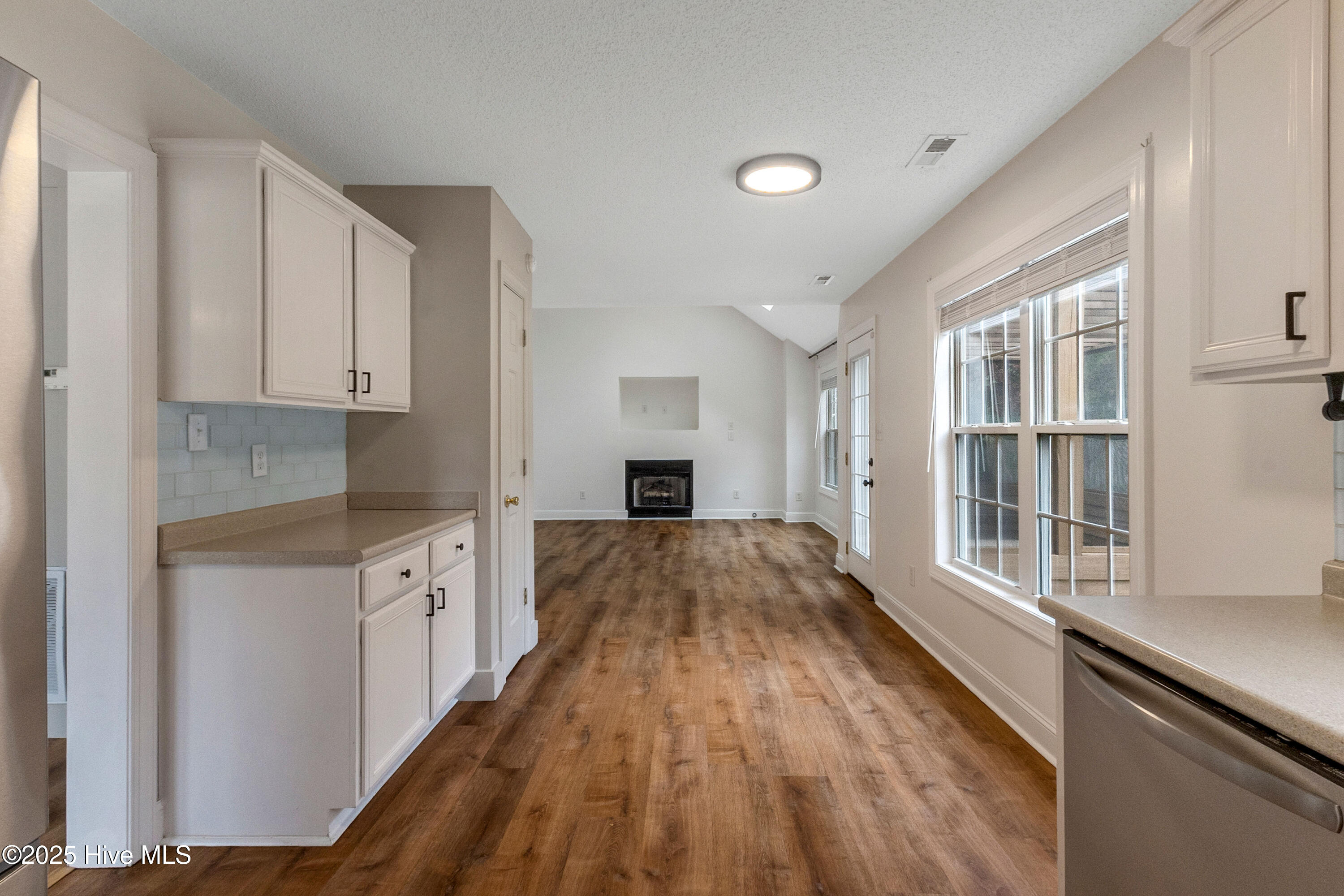 100546645 | Photo 11