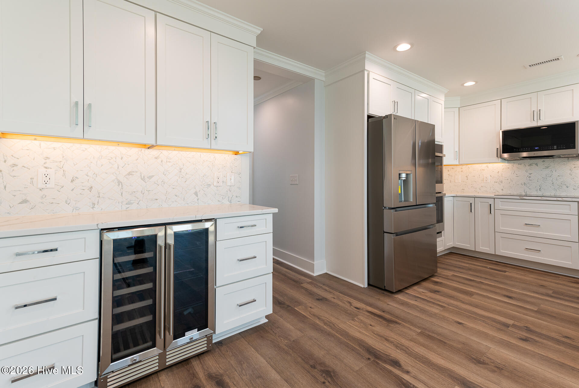 100568096 | Photo 34