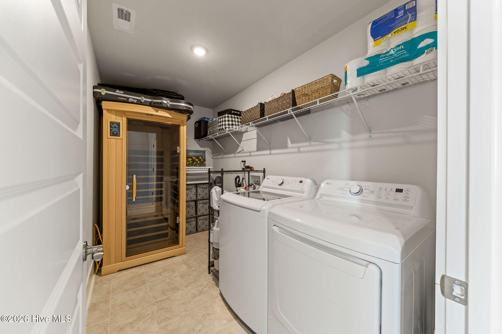 100548010 | Photo 26