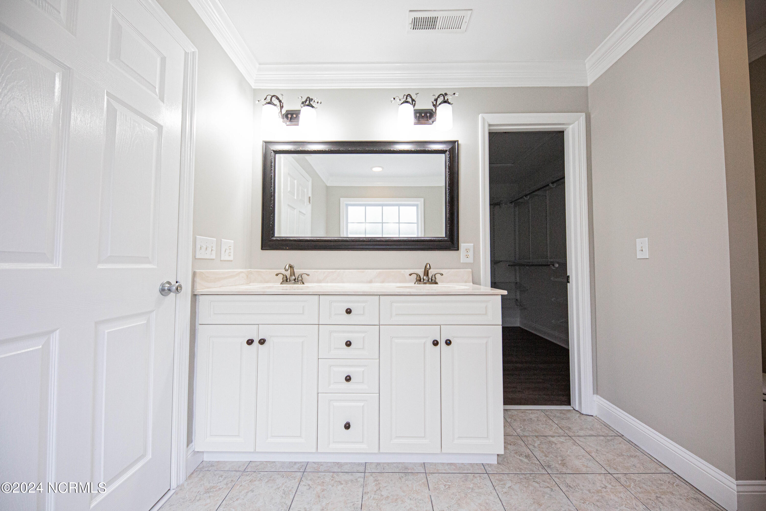 100566053 | Photo 37