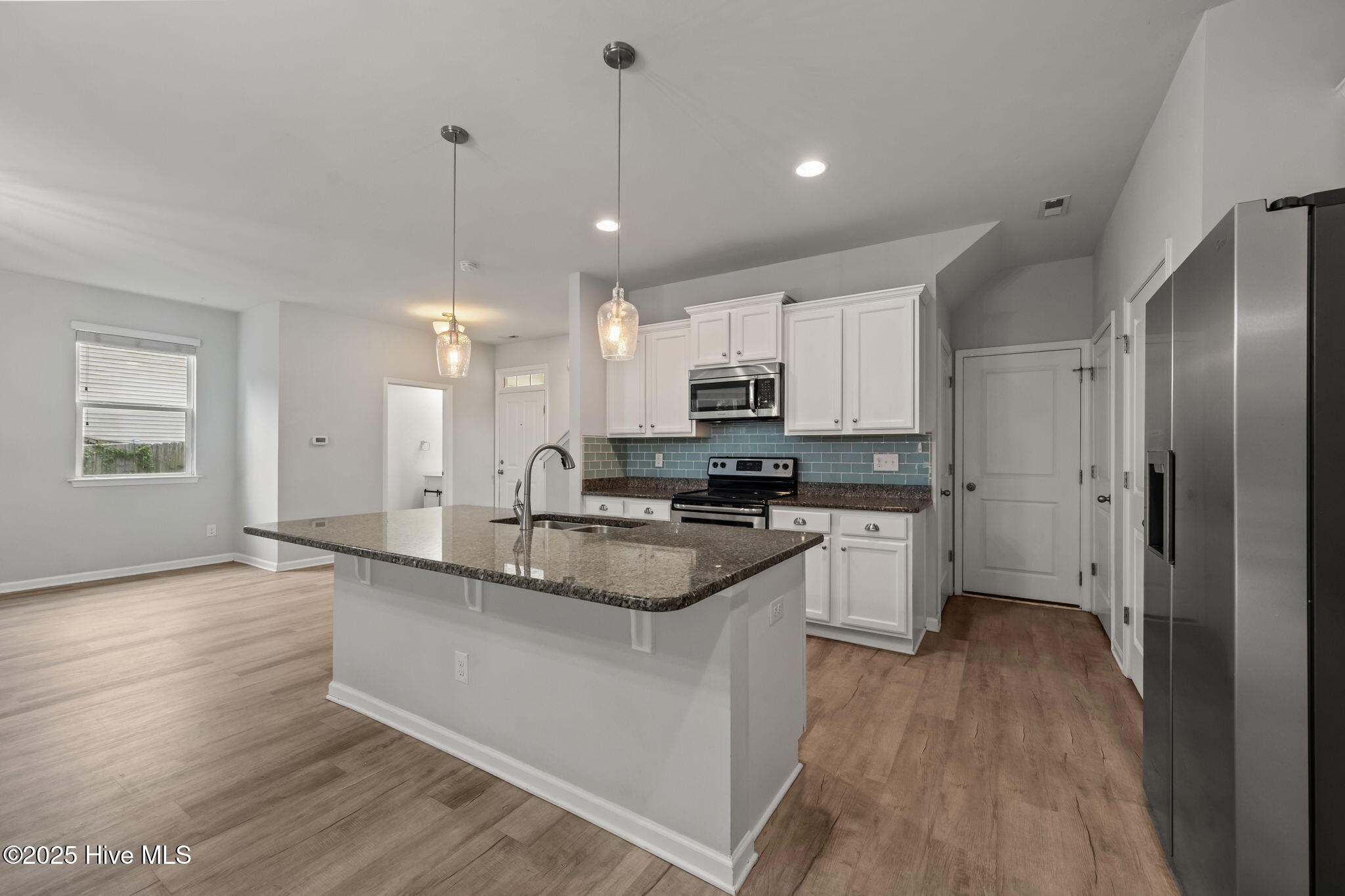 100536661 | Photo 10