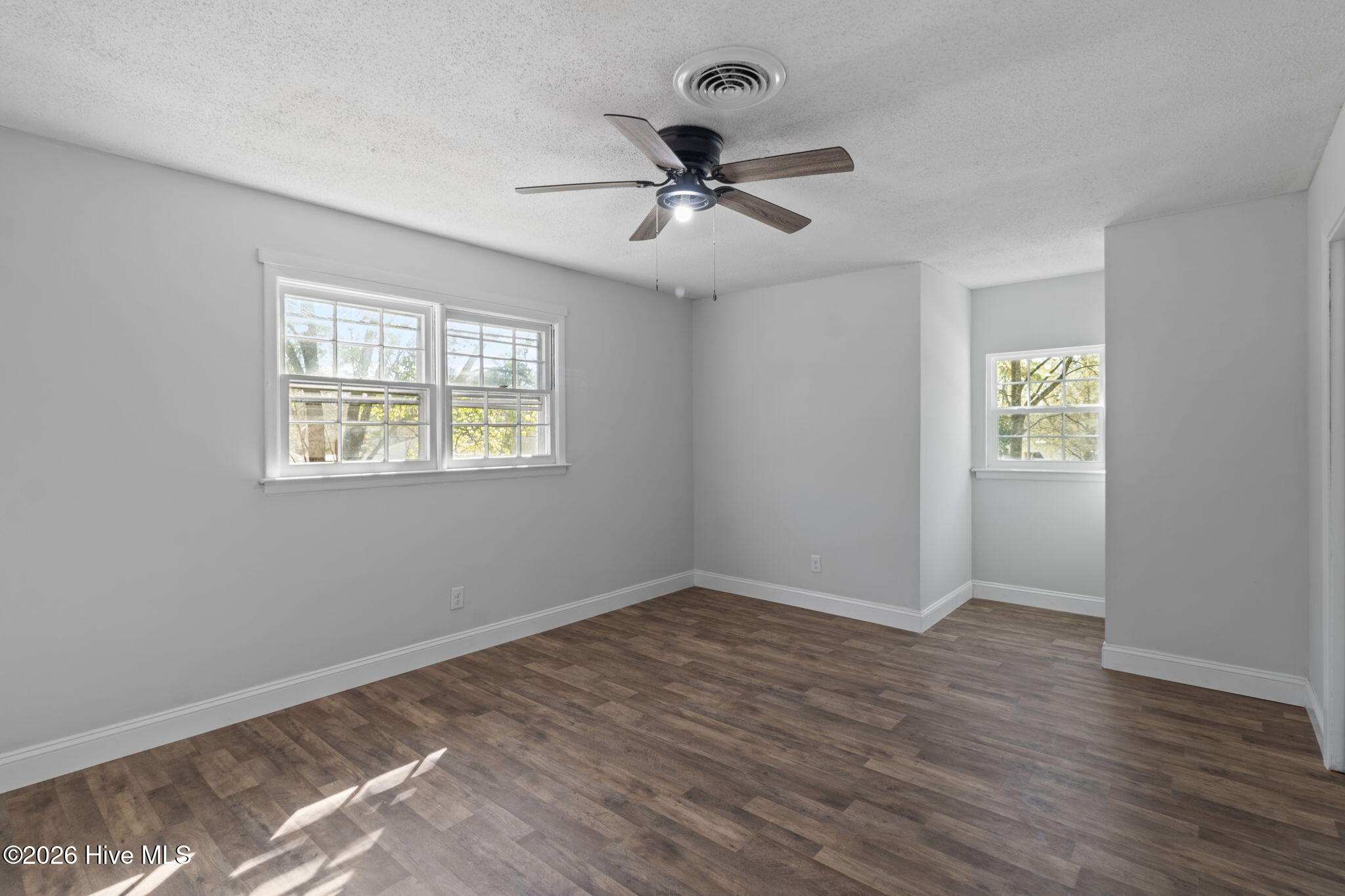 100561705 | Photo 33