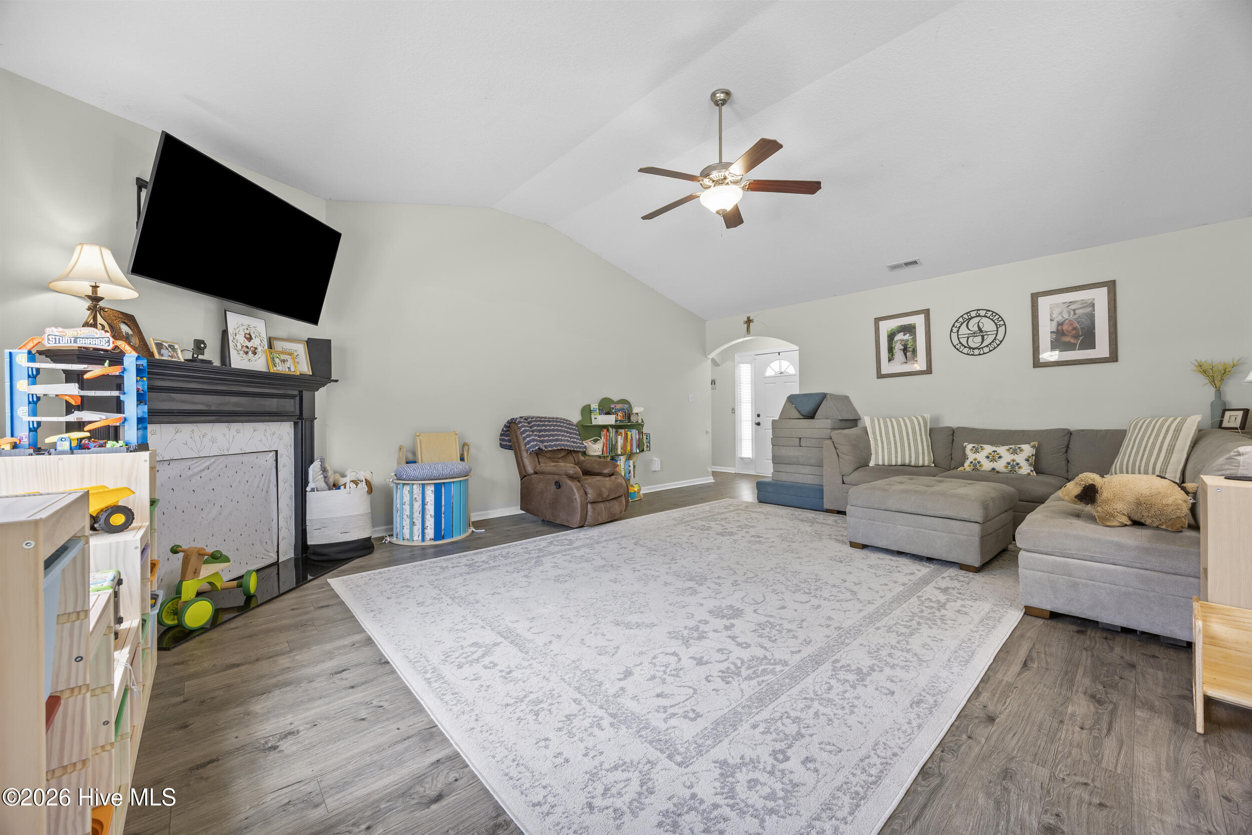 100560152 | Photo 26