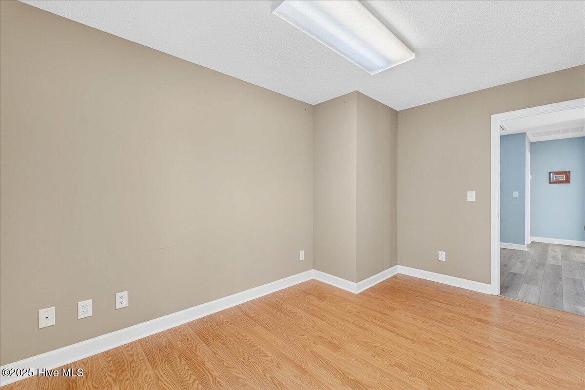 100522295 | Photo 37