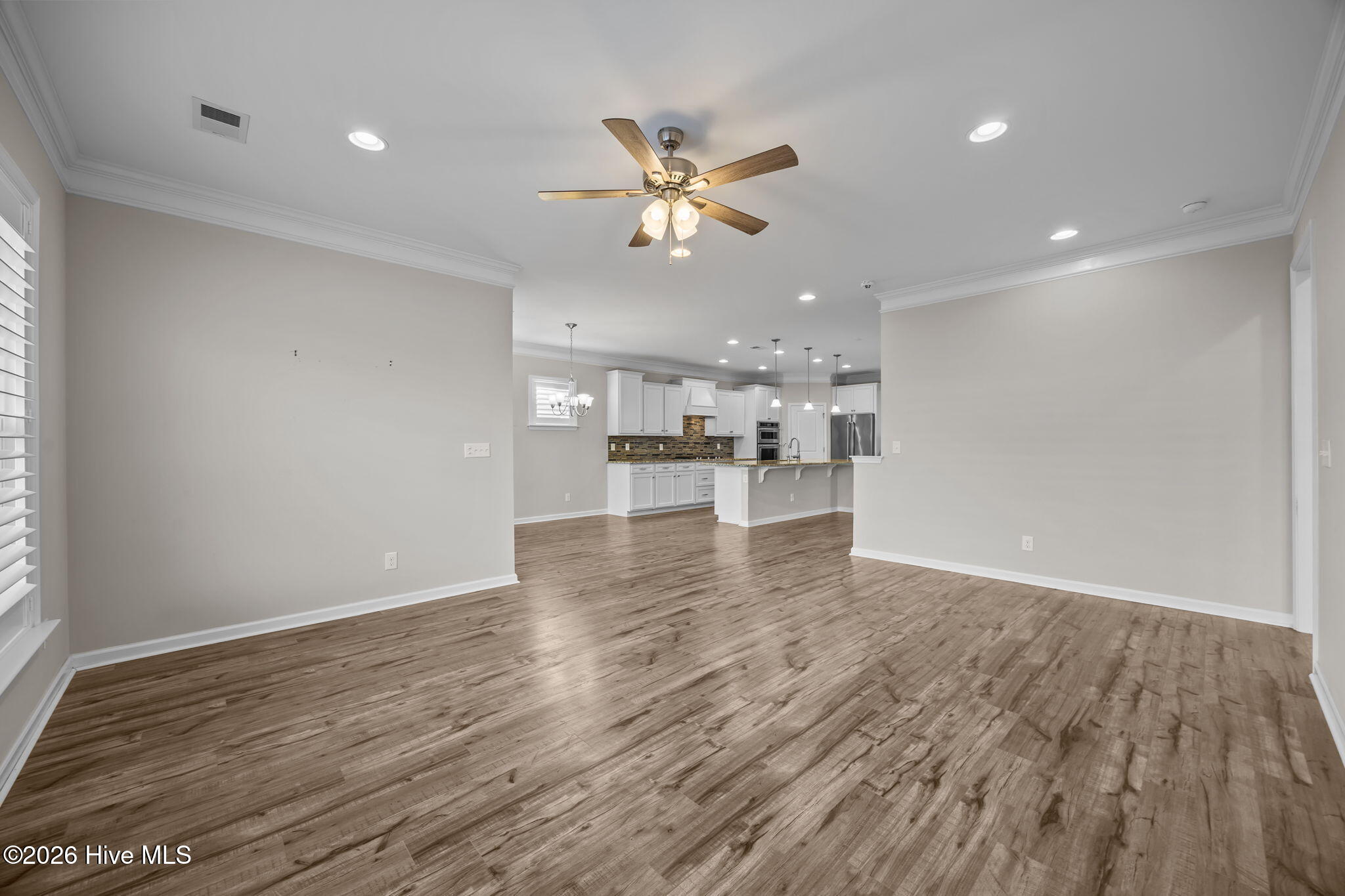 100552007 | Photo 42