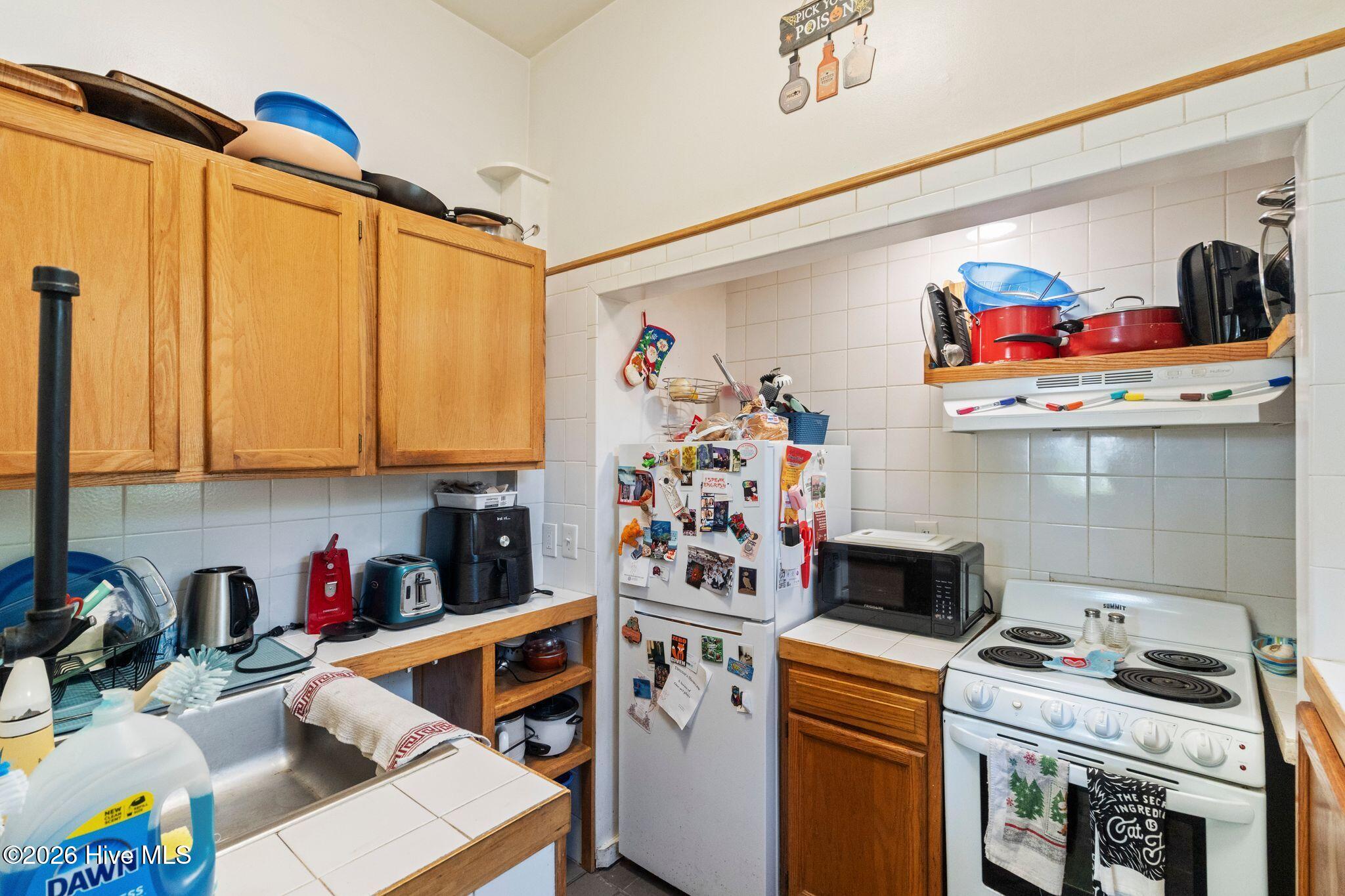 100570327 | Photo 19