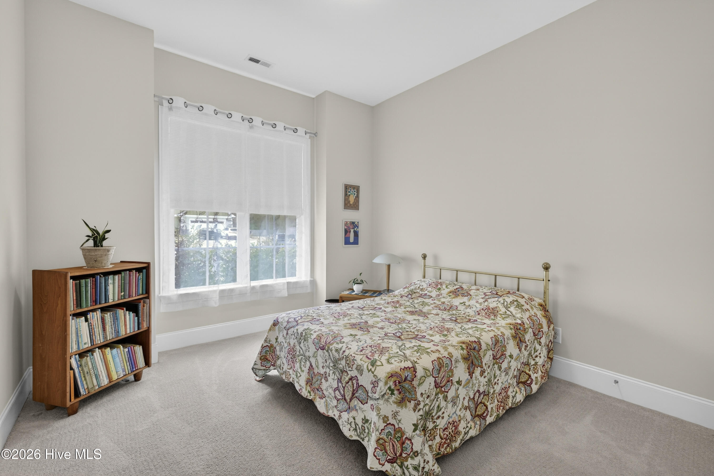 100558157 | Photo 33