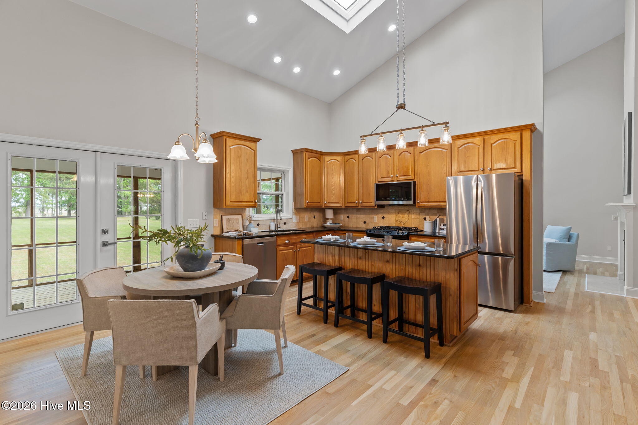 100567890 | Photo 26