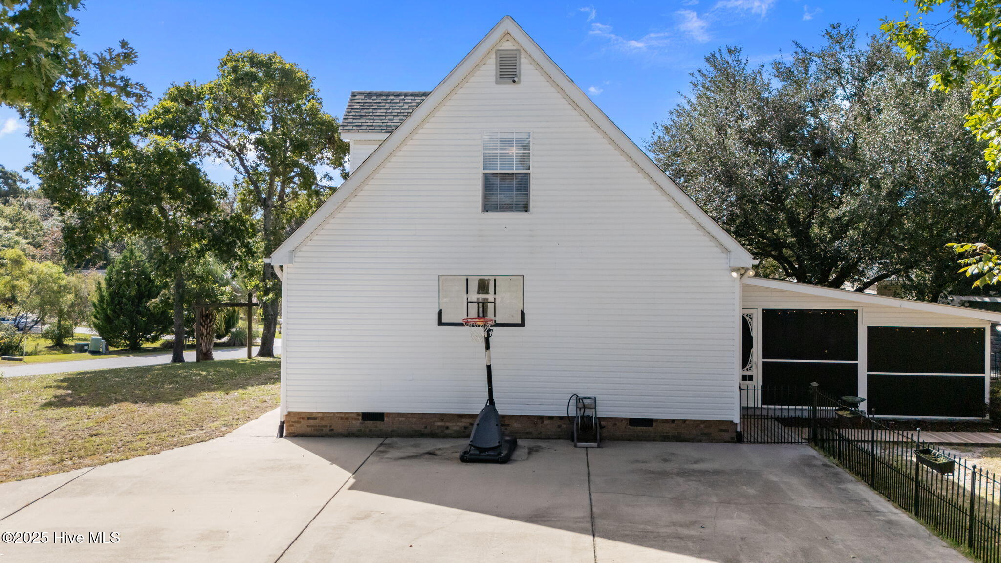 100533050 | Photo 49