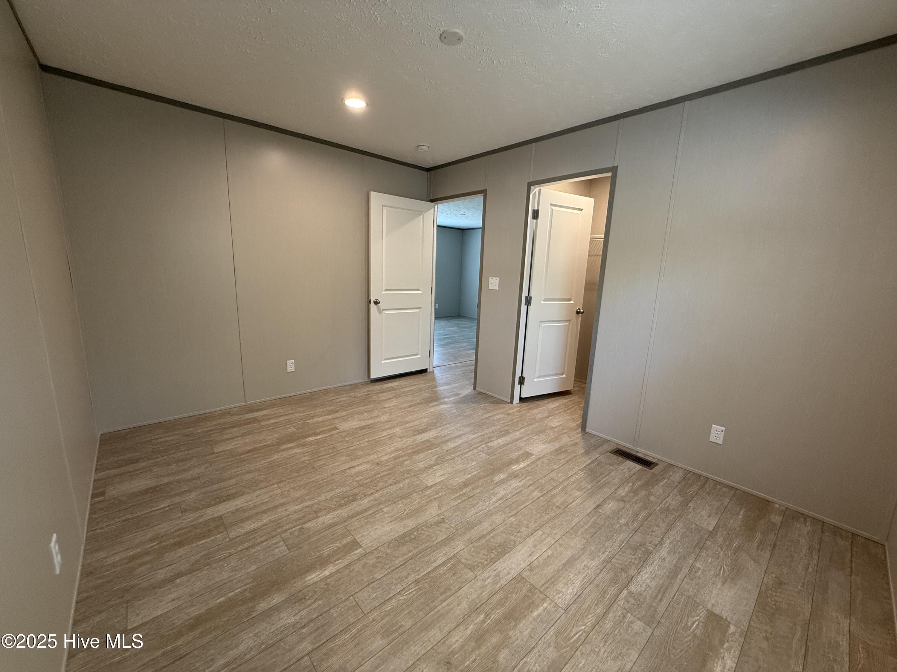 100518678 | Photo 25