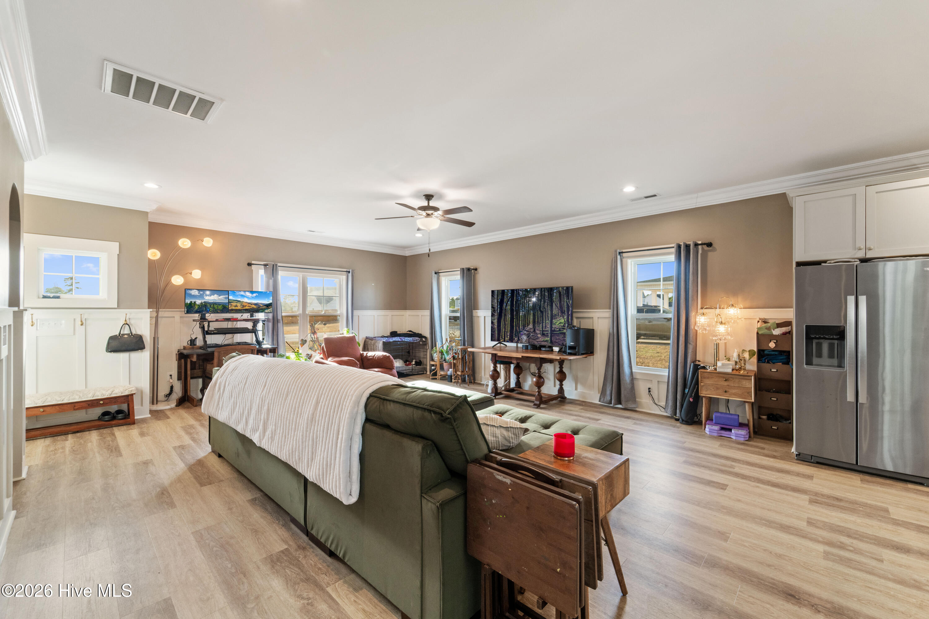 100549687 | Photo 11