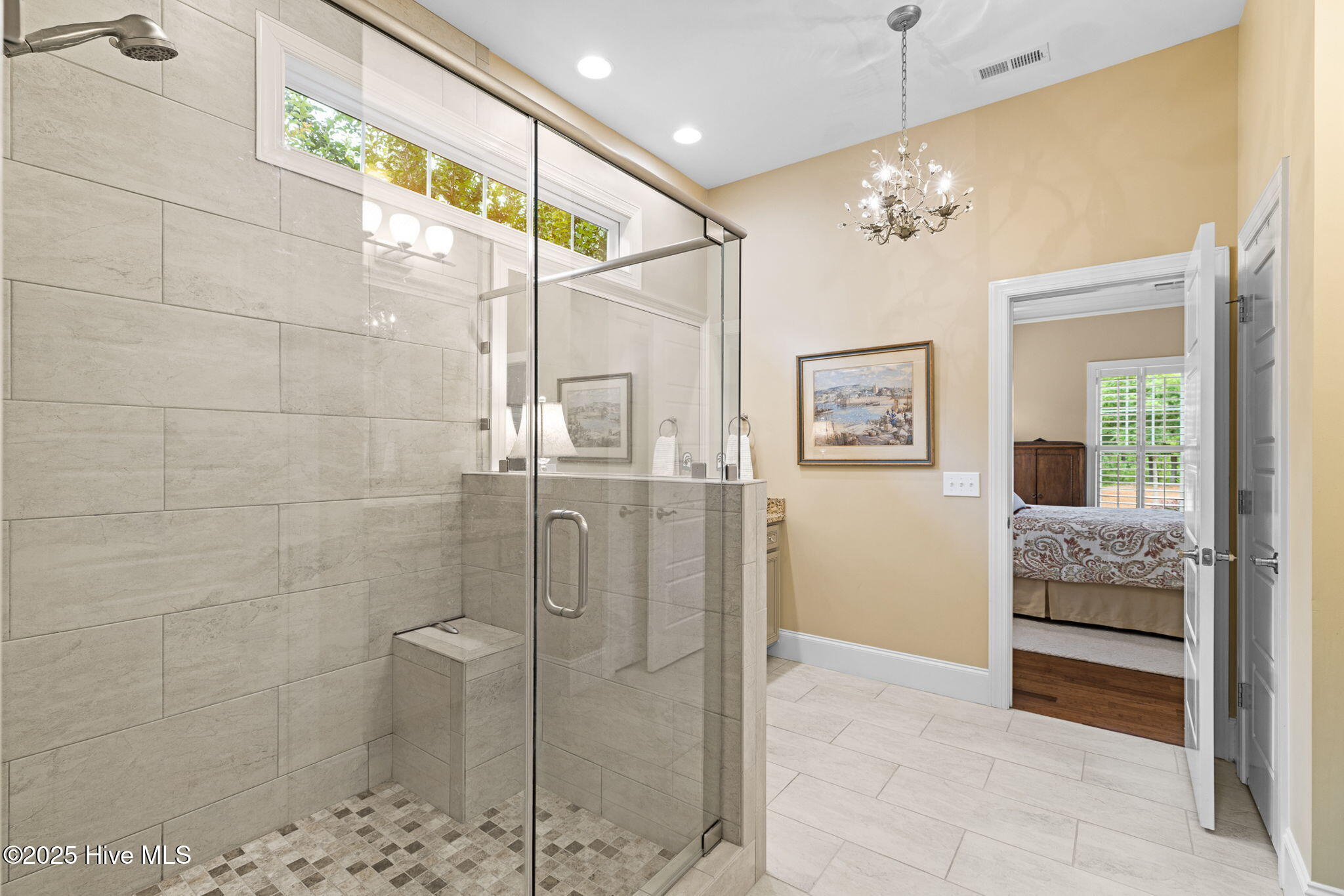 100508421 | Photo 42